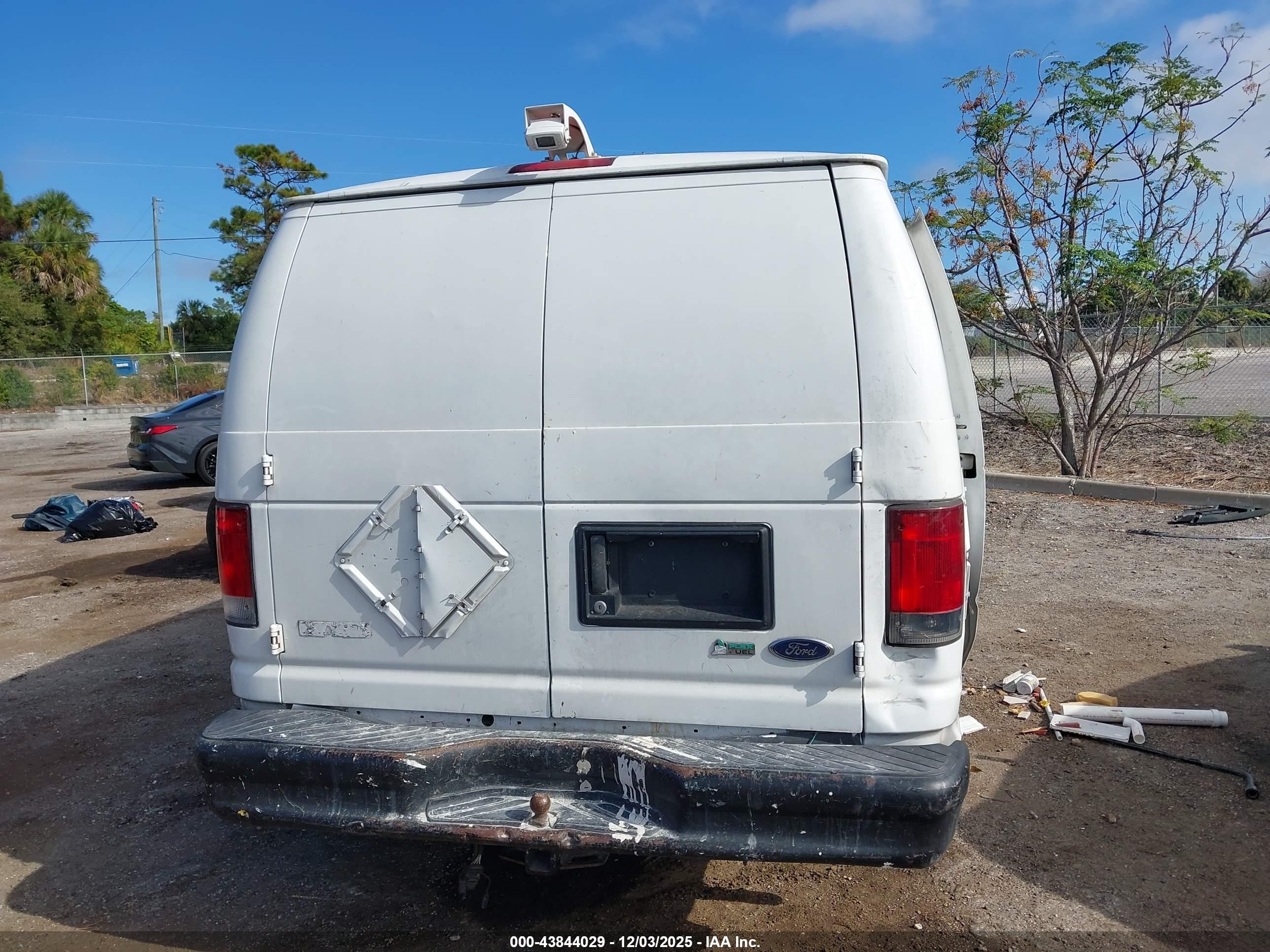 2010 Ford E-150 Commercial/recreational White vin: 1FTNE1EW2ADA91342