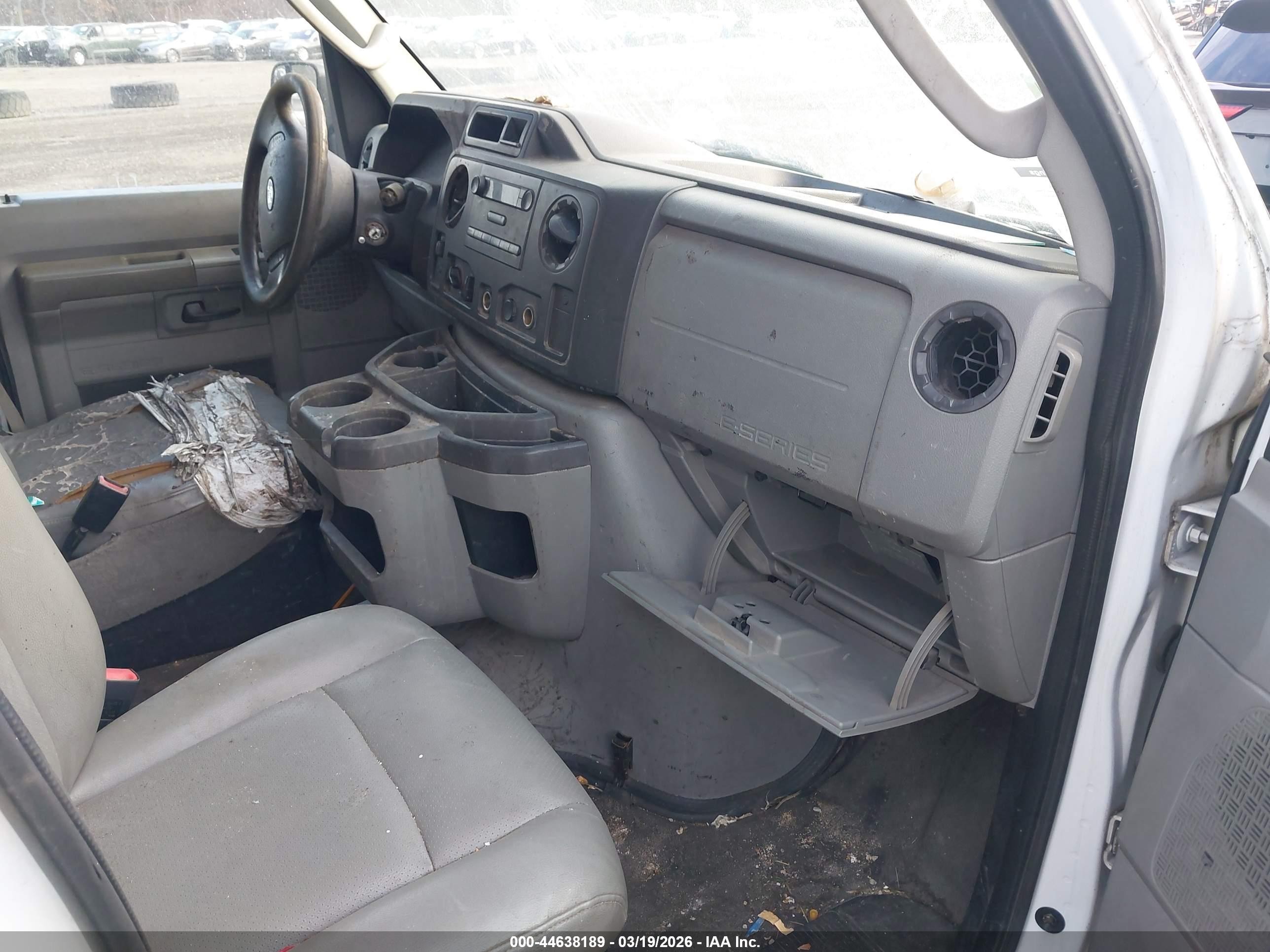 2010 Ford E-150 Commercial/recreational Белый vin: 1FTNE1EW4ADA26119