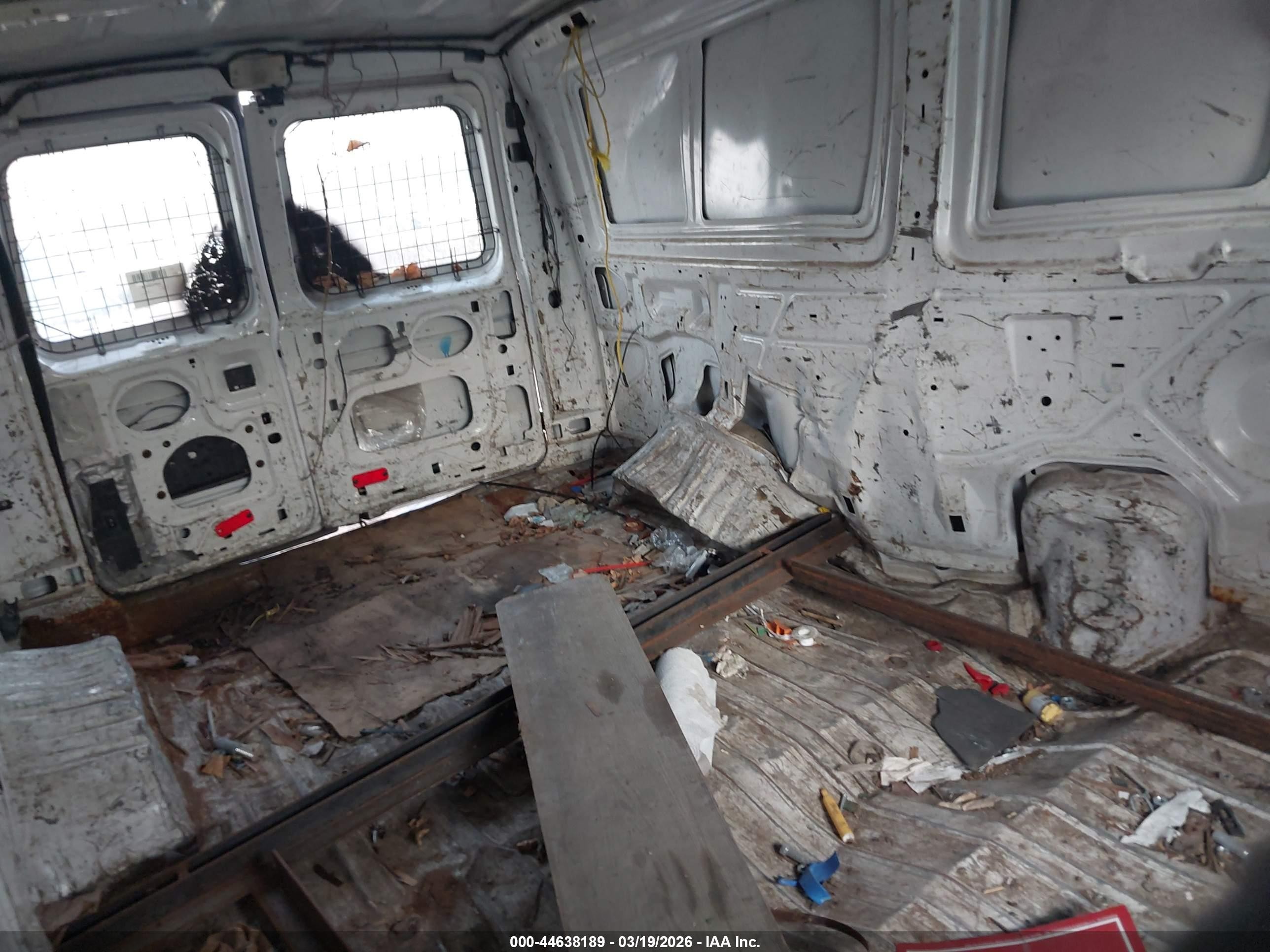 2010 Ford E-150 Commercial/recreational Белый vin: 1FTNE1EW4ADA26119