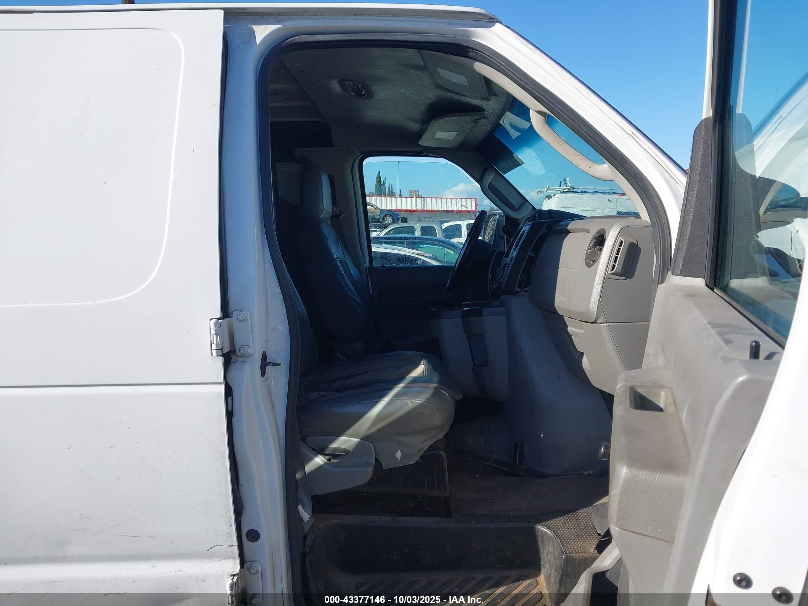 2010 Ford E-150 Commercial/recreational White vin: 1FTNE1EW4ADA38318