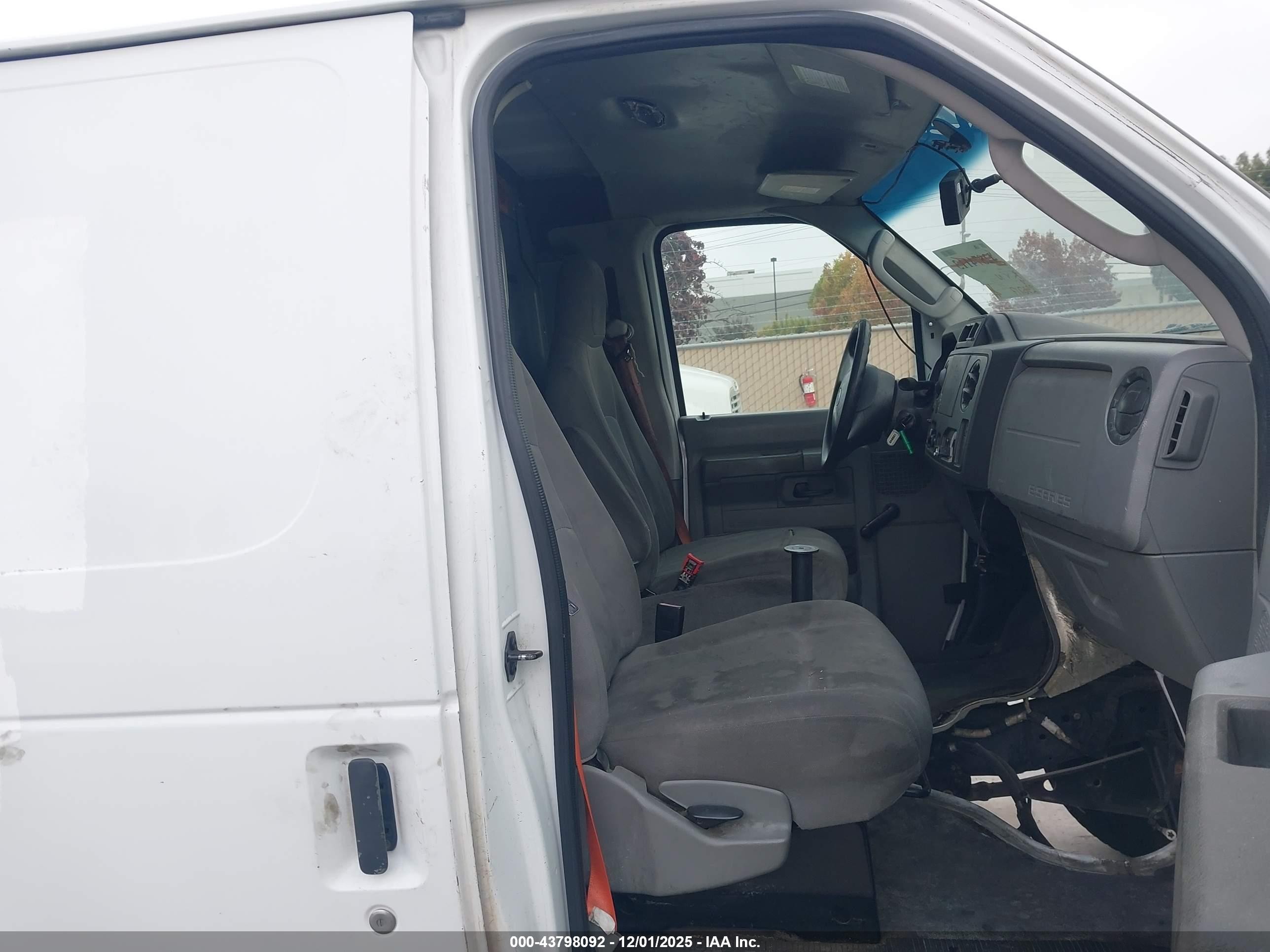 2010 Ford E-150 Commercial/recreational White vin: 1FTNE1EW4ADA90841