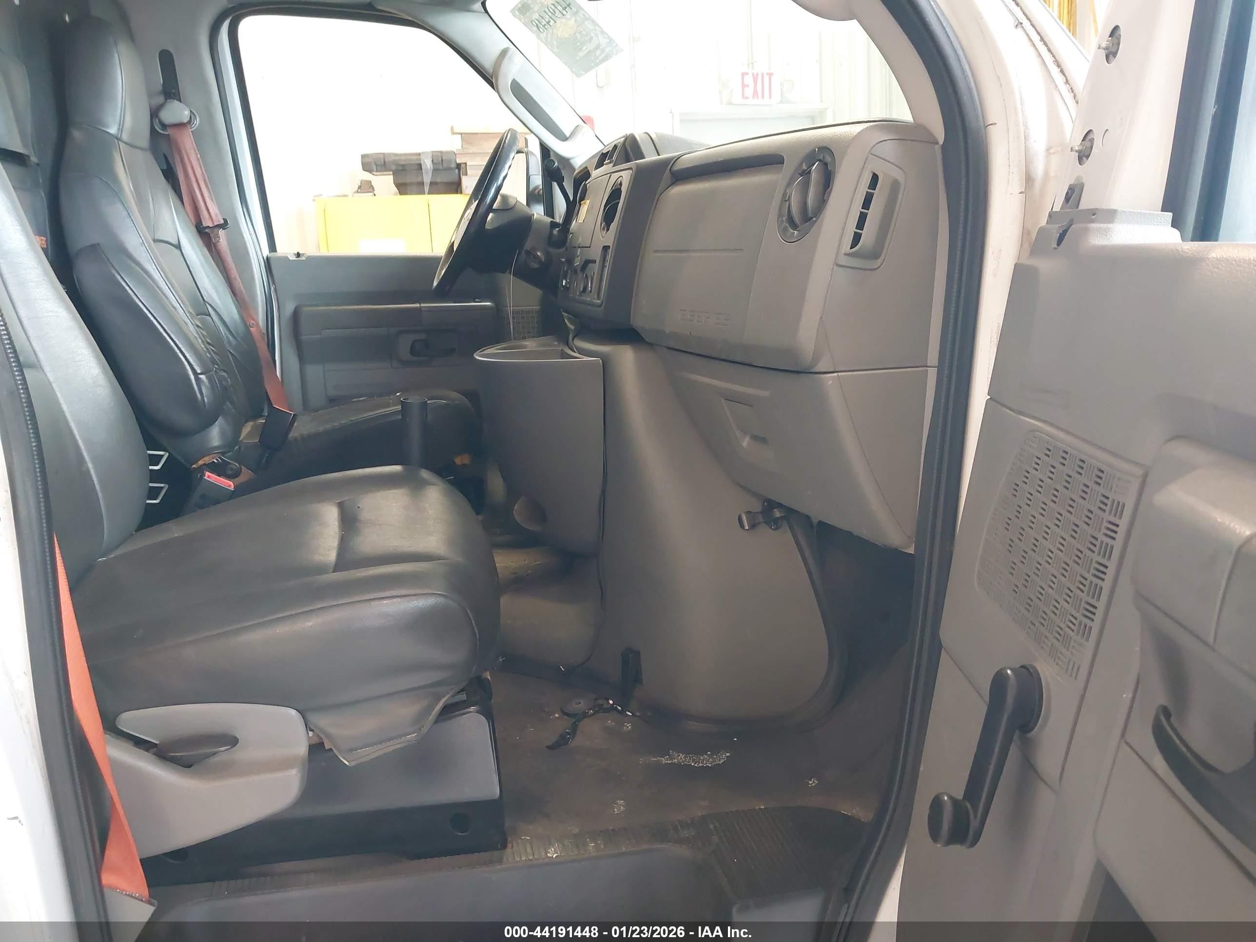 2010 Ford E-150 Commercial/recreational White vin: 1FTNE1EW4ADA91133