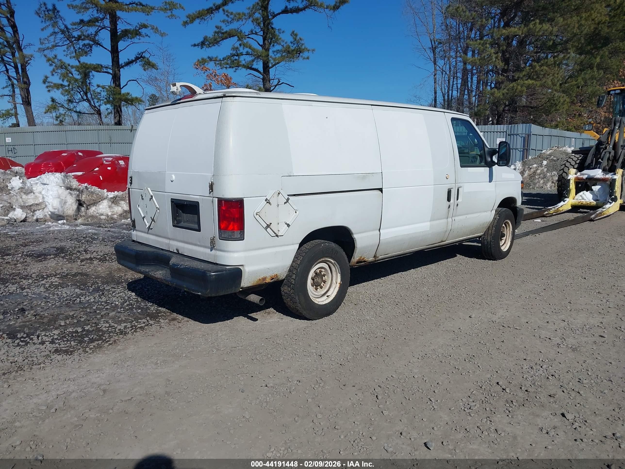 2010 Ford E-150 Commercial/recreational White vin: 1FTNE1EW4ADA91133