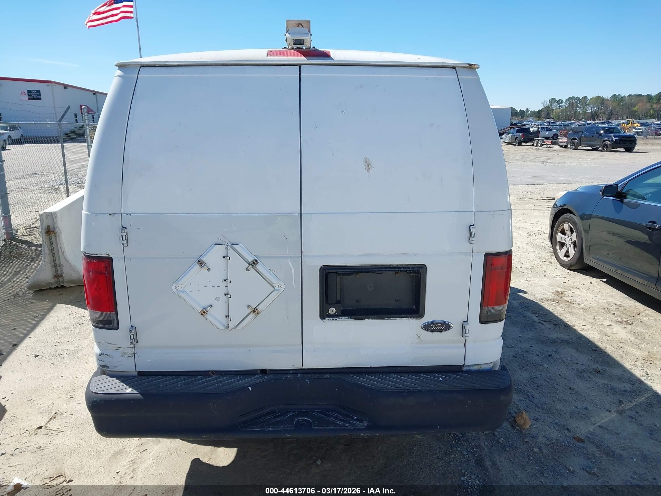 2010 Ford E-150 Commercial/recreational White vin: 1FTNE1EW4ADA91360