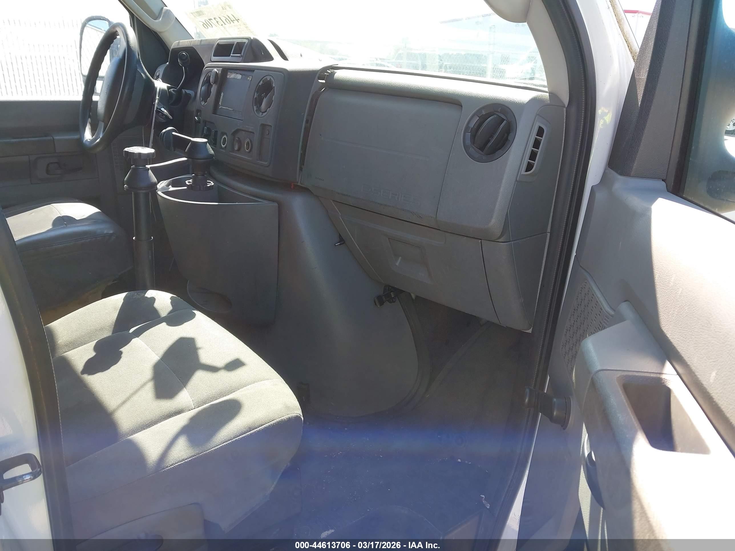 2010 Ford E-150 Commercial/recreational White vin: 1FTNE1EW4ADA91360