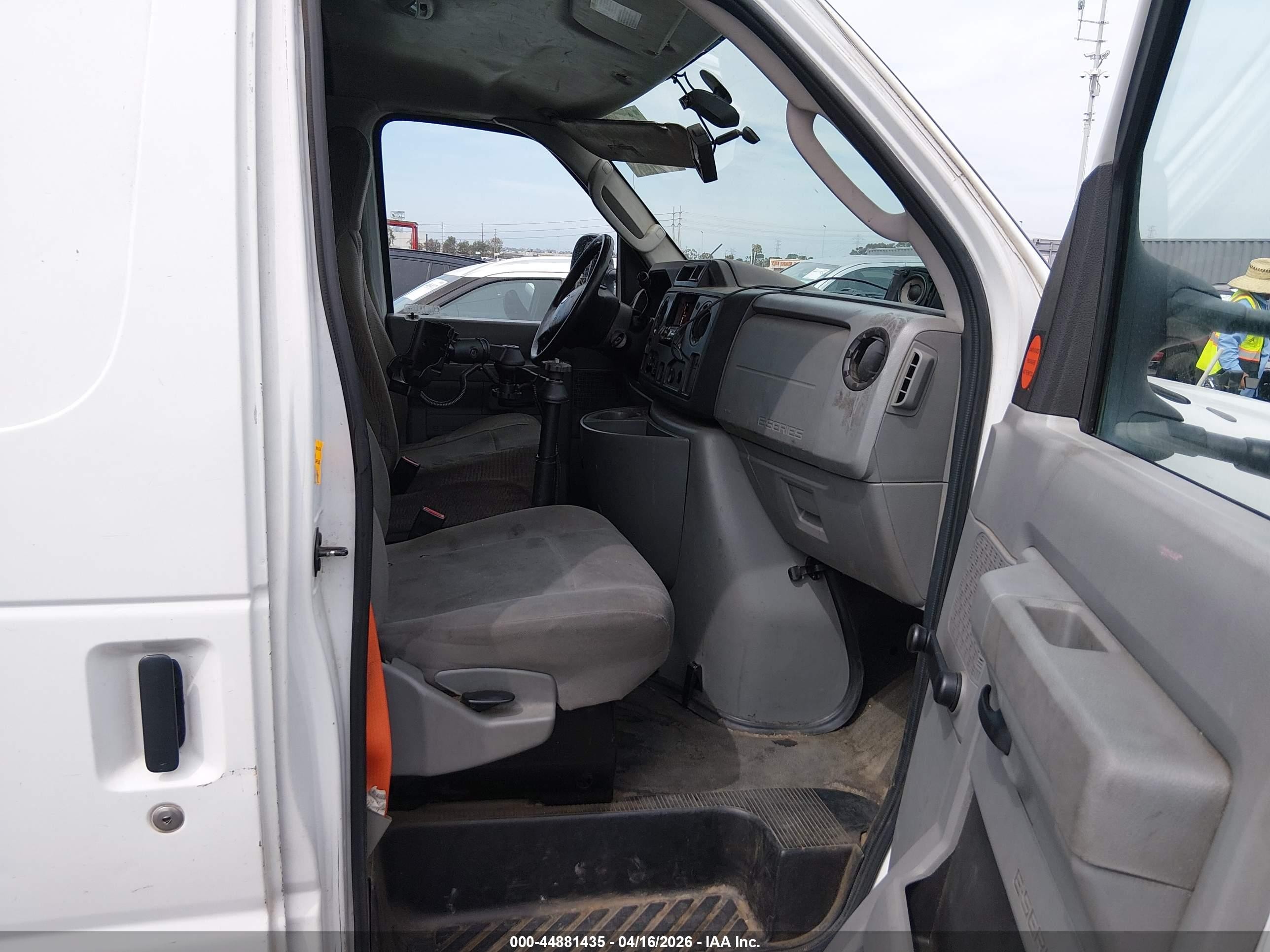 2010 Ford E-150 Commercial/recreational White vin: 1FTNE1EW5ADA90864