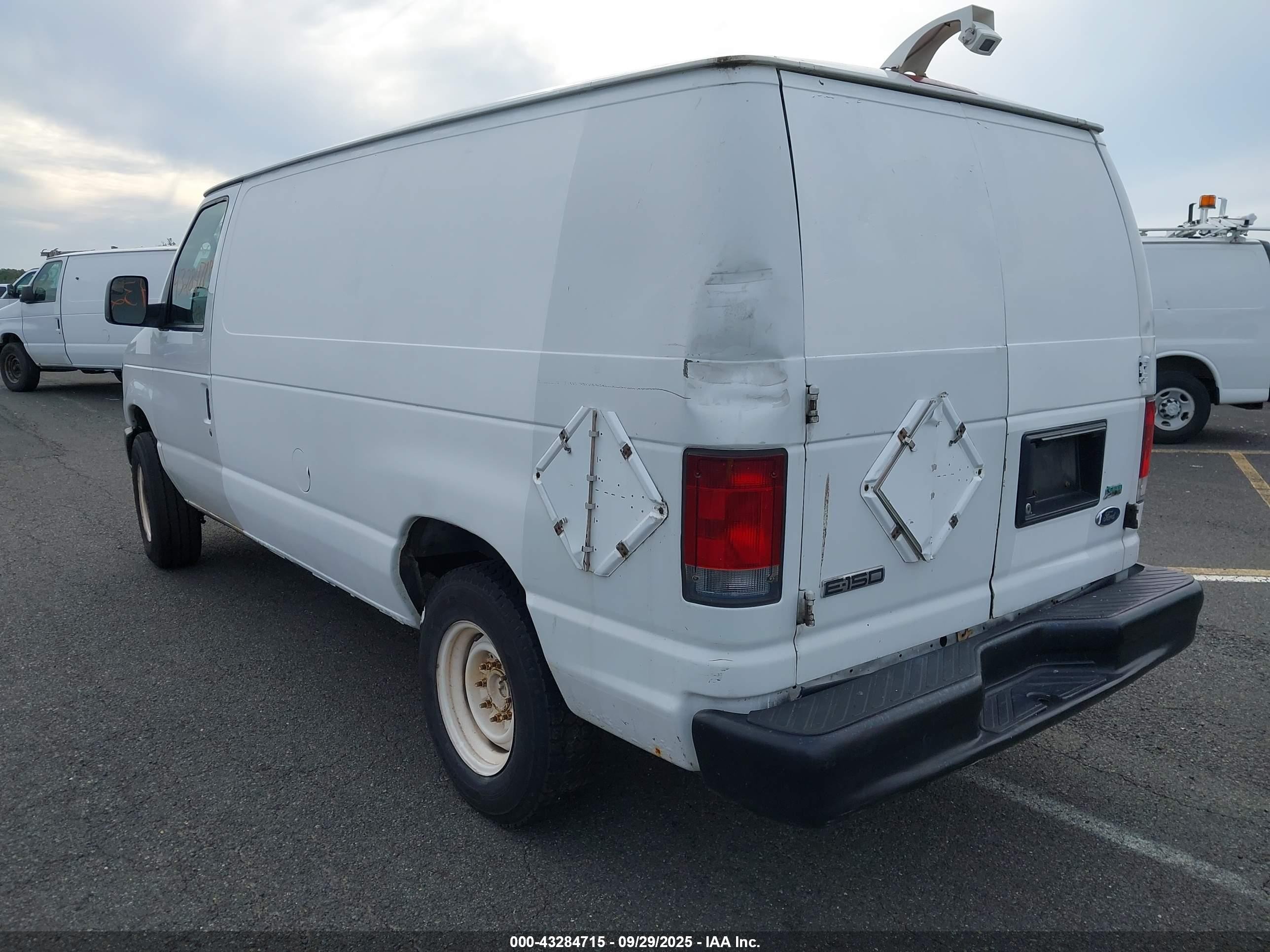 2010 Ford E-150 Commercial/recreational White vin: 1FTNE1EW5ADA91285