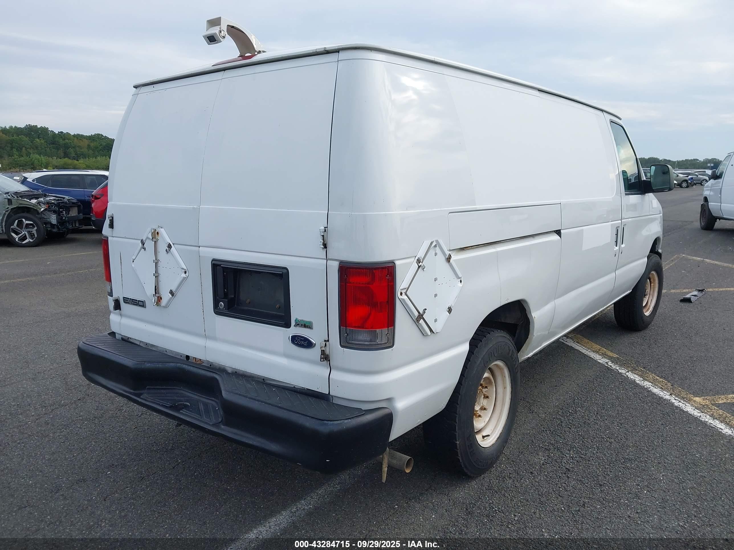 2010 Ford E-150 Commercial/recreational White vin: 1FTNE1EW5ADA91285