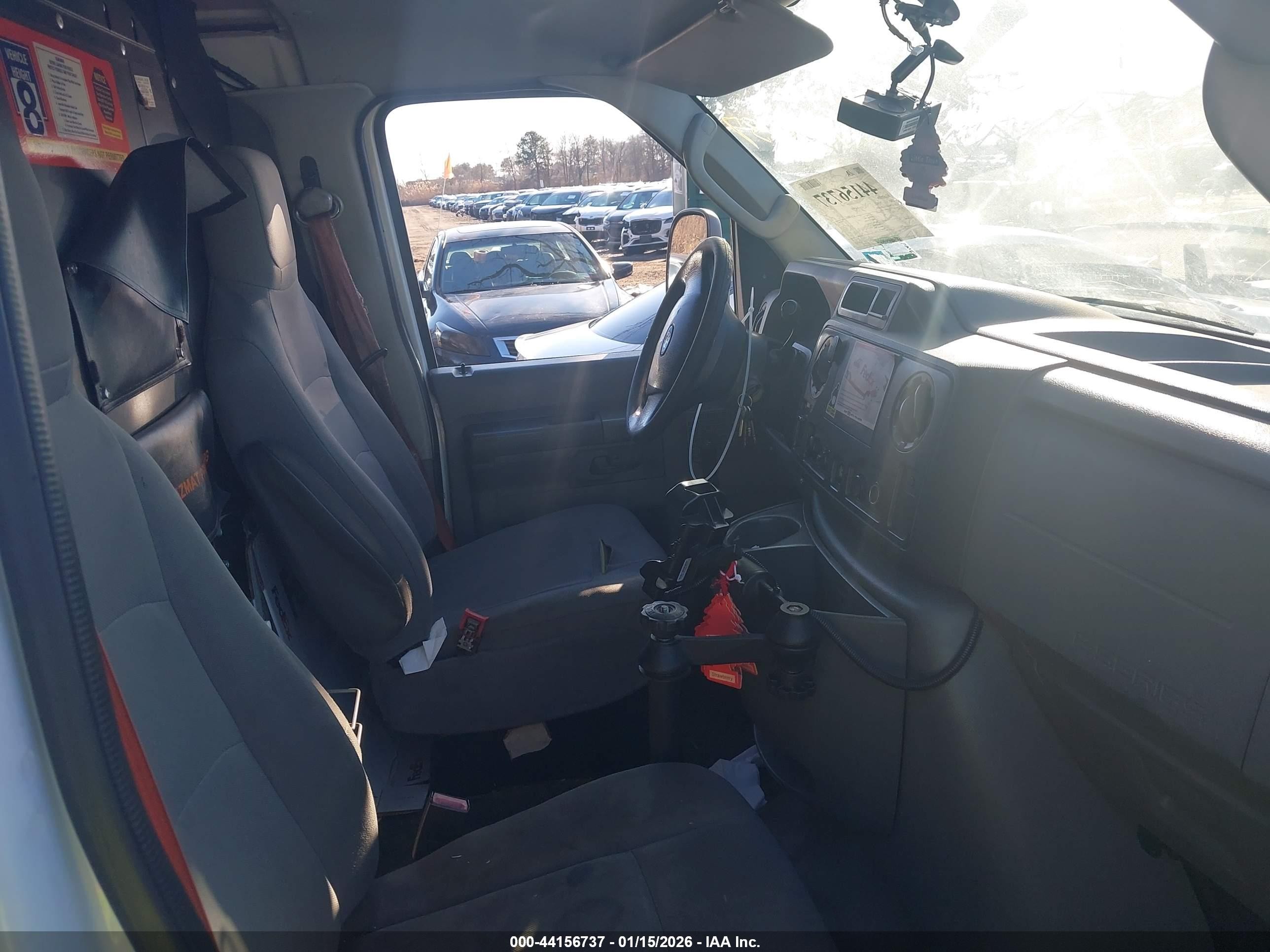 2010 Ford E-150 Commercial/recreational White vin: 1FTNE1EW5ADA91836