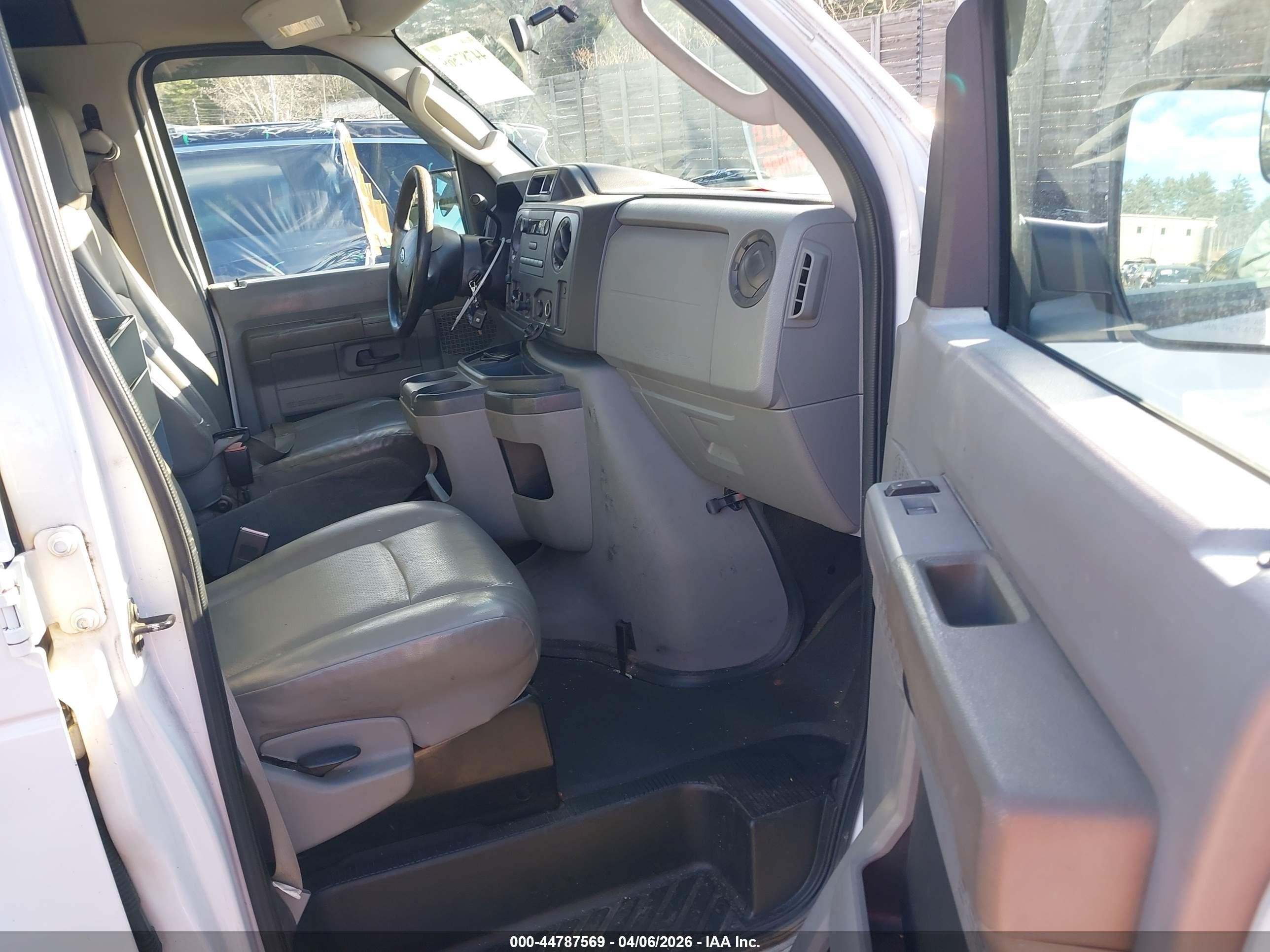 2010 Ford E-150 Commercial/recreational White vin: 1FTNE1EW6ADA69263