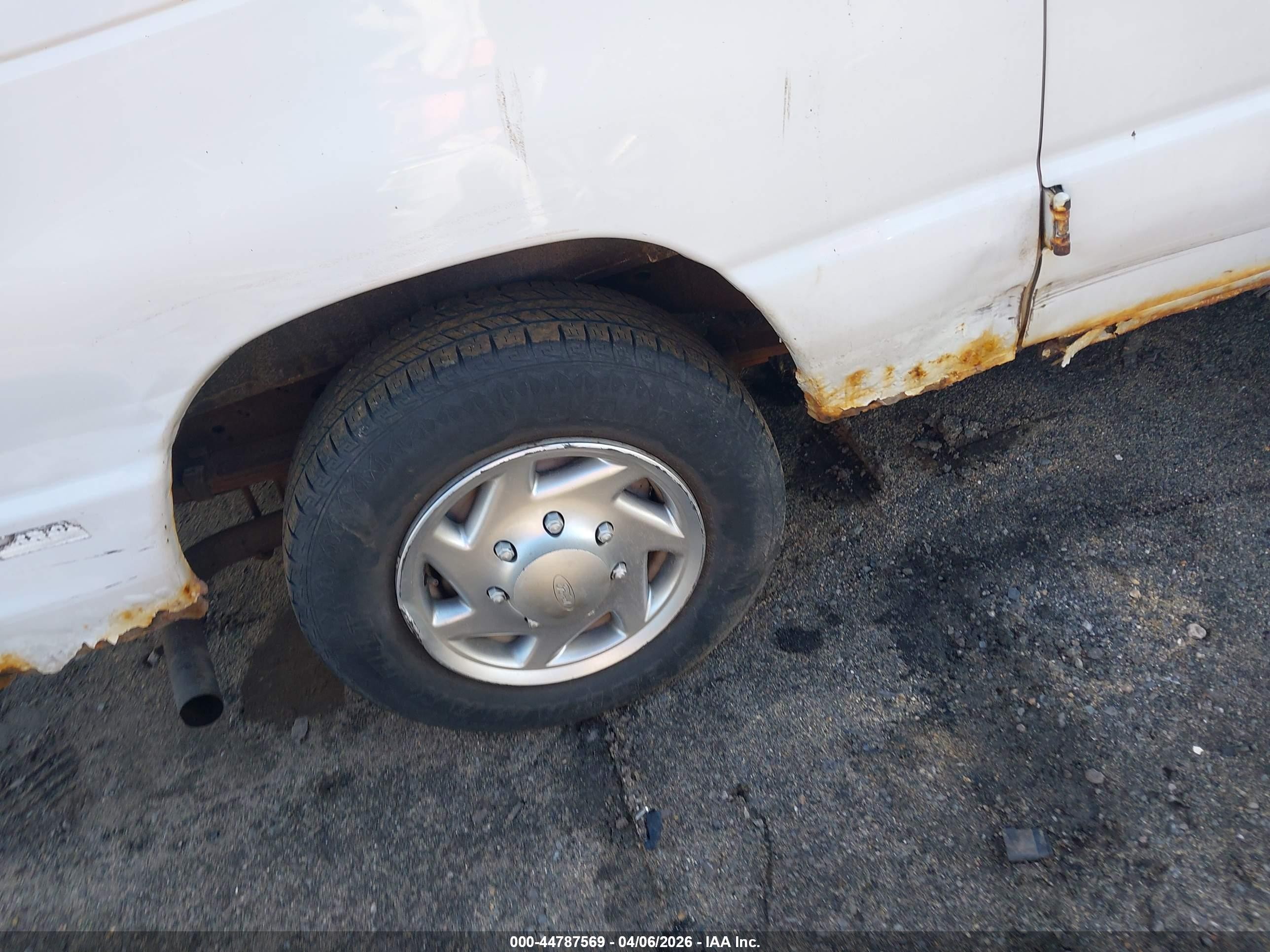 2010 Ford E-150 Commercial/recreational White vin: 1FTNE1EW6ADA69263