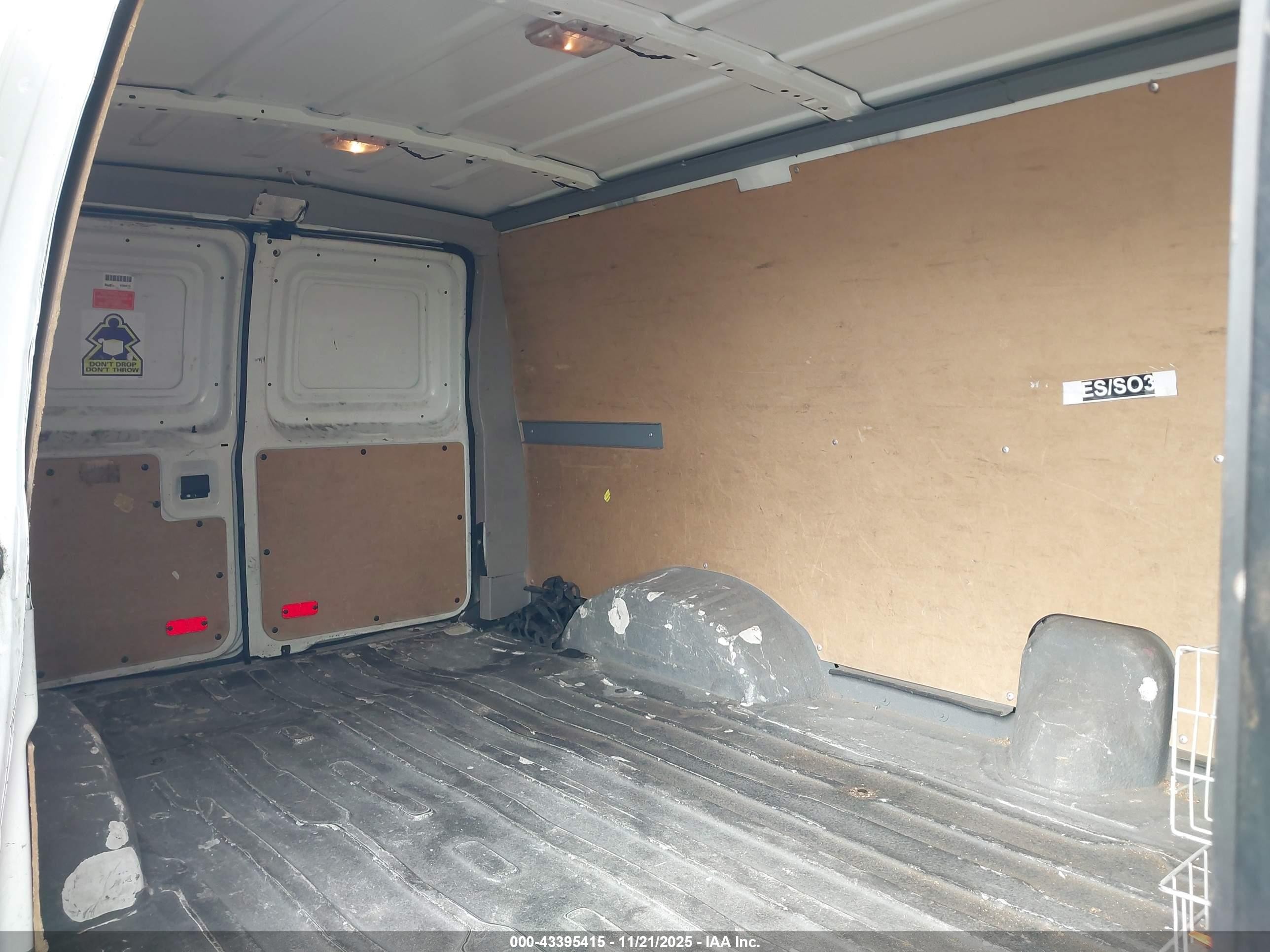 2010 Ford E-150 Commercial/recreational White vin: 1FTNE1EW6ADA90968