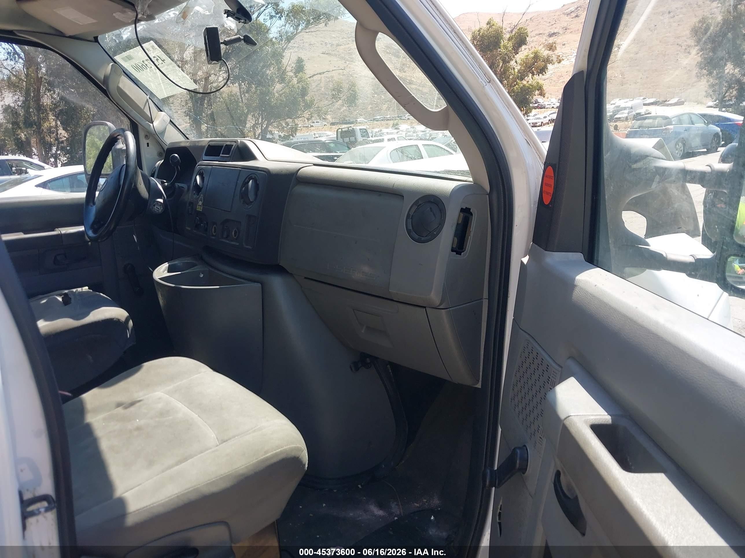 2010 Ford E-150 Commercial/recreational White vin: 1FTNE1EW6ADA91005