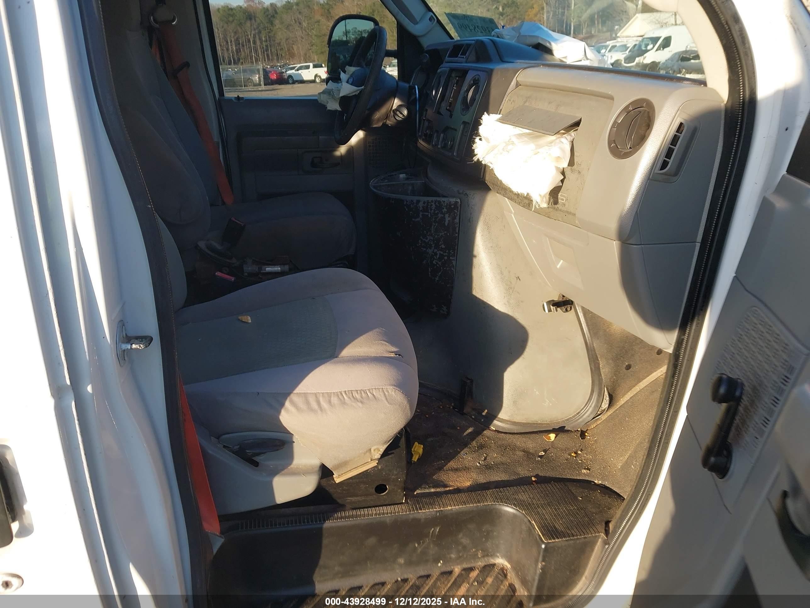 2010 Ford E-150 Commercial/recreational White vin: 1FTNE1EW6ADA91540