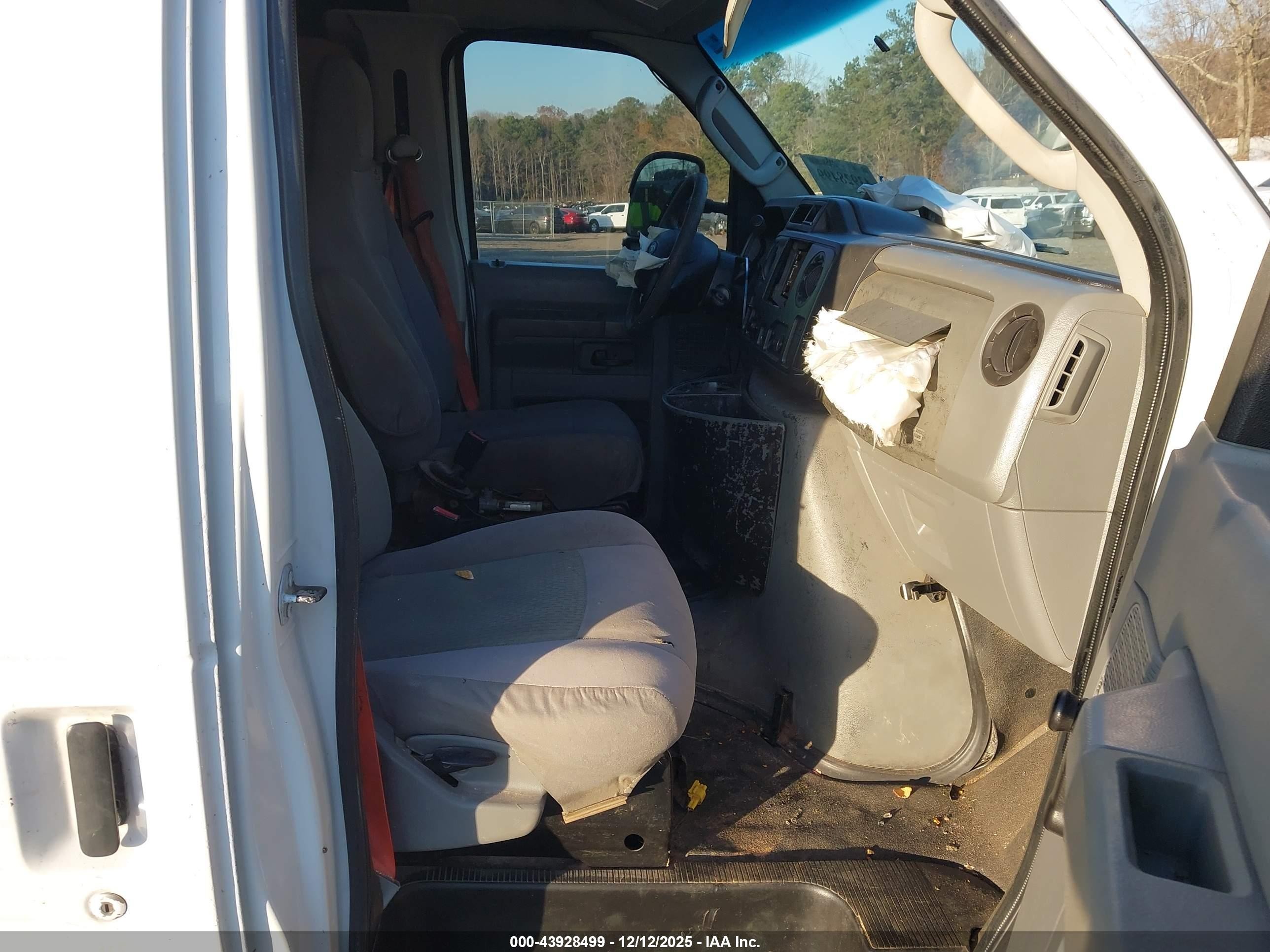 2010 Ford E-150 Commercial/recreational White vin: 1FTNE1EW6ADA91540