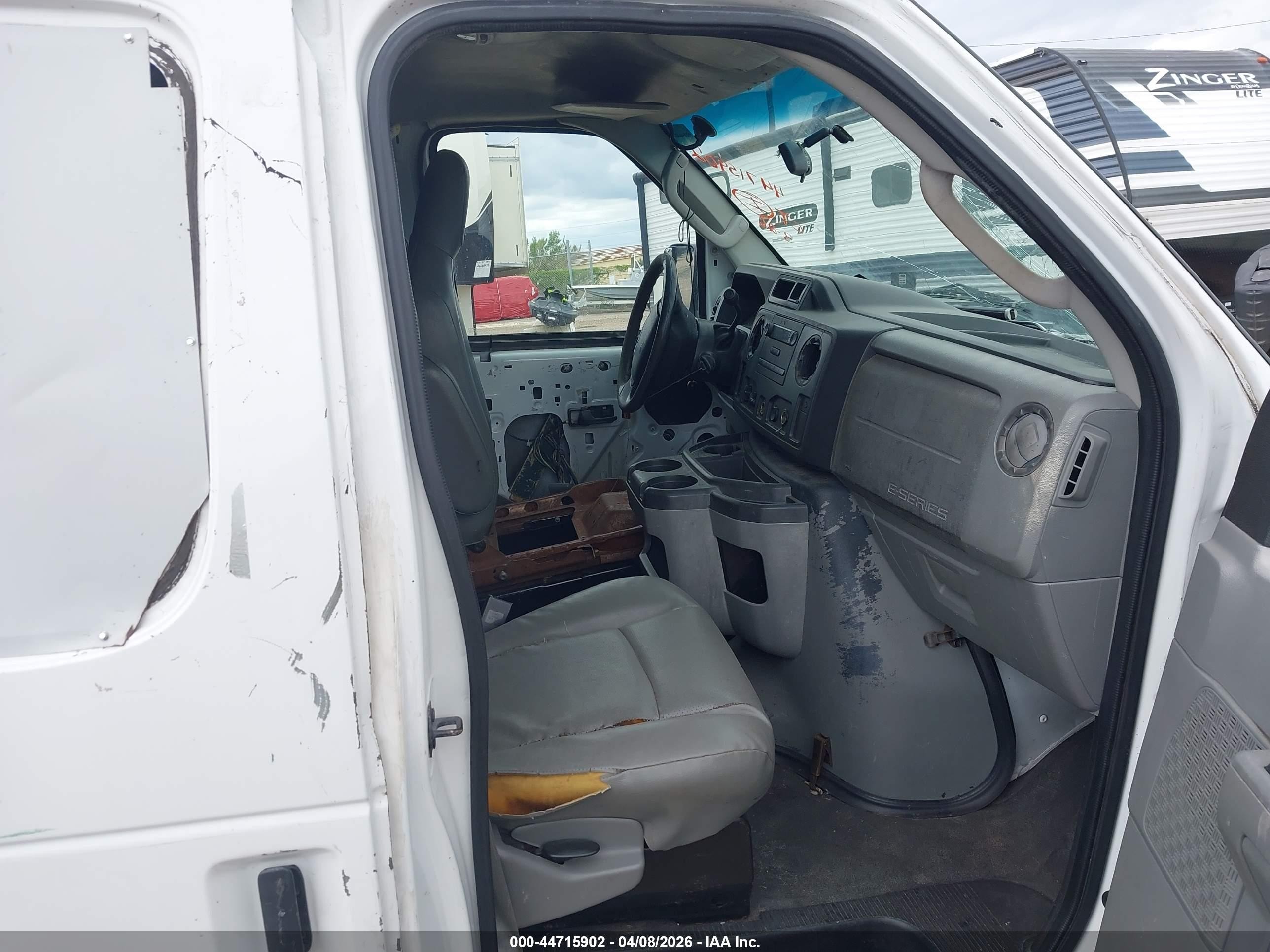 2010 Ford E-150 Commercial/recreational White vin: 1FTNE1EW7ADA87528
