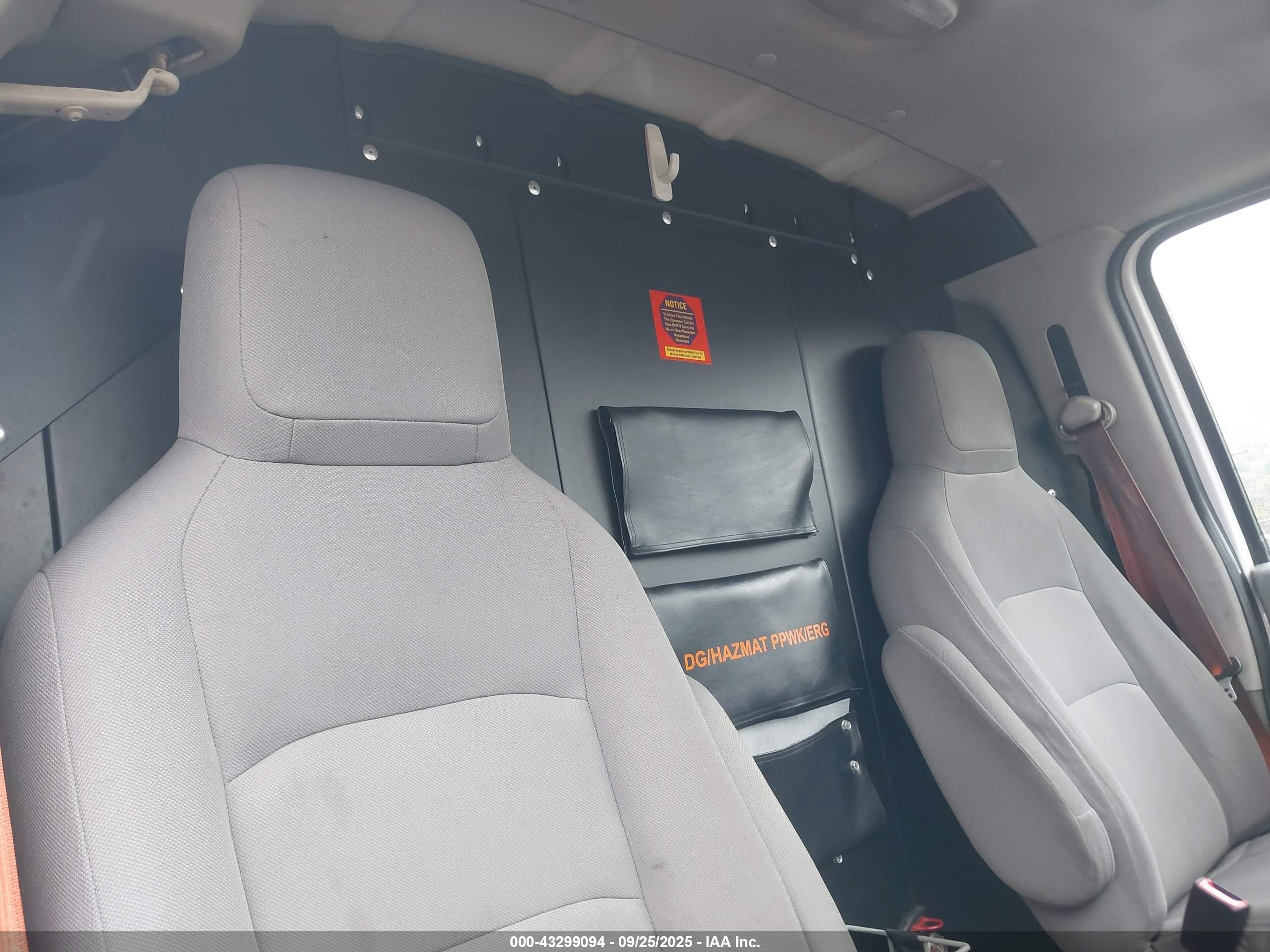 2010 Ford E-150 Commercial/recreational White vin: 1FTNE1EW7ADA91742