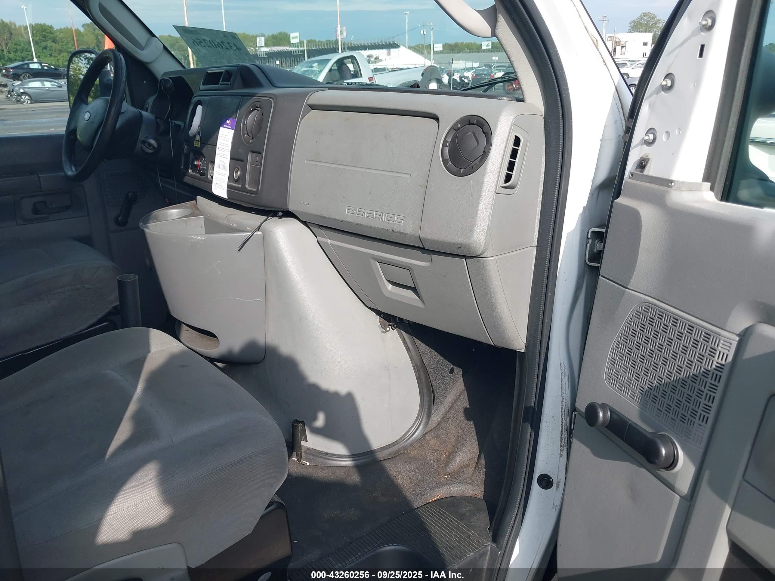 2010 Ford E-150 Commercial/recreational Белый vin: 1FTNE1EW7ADA91790