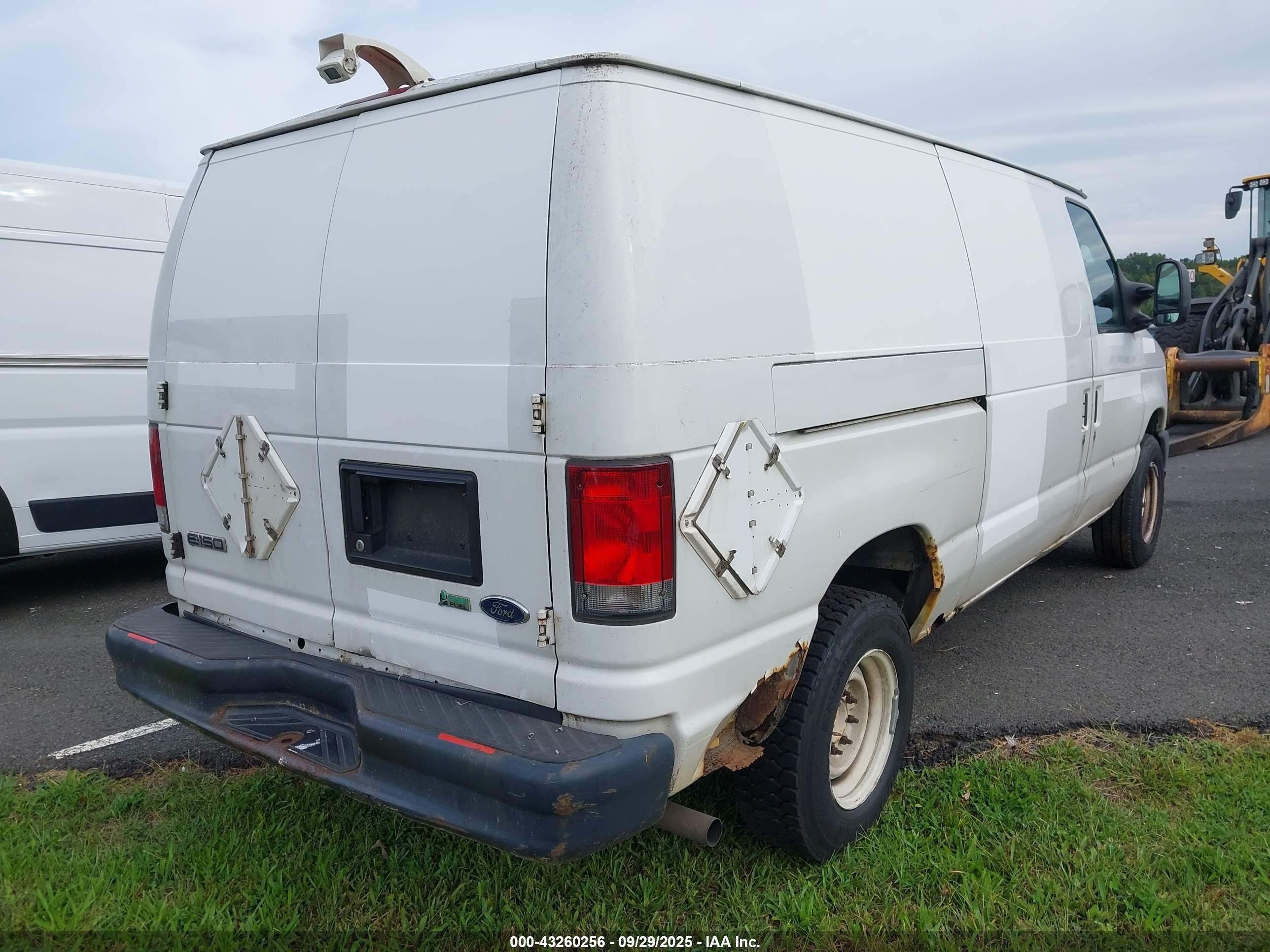 2010 Ford E-150 Commercial/recreational Белый vin: 1FTNE1EW7ADA91790