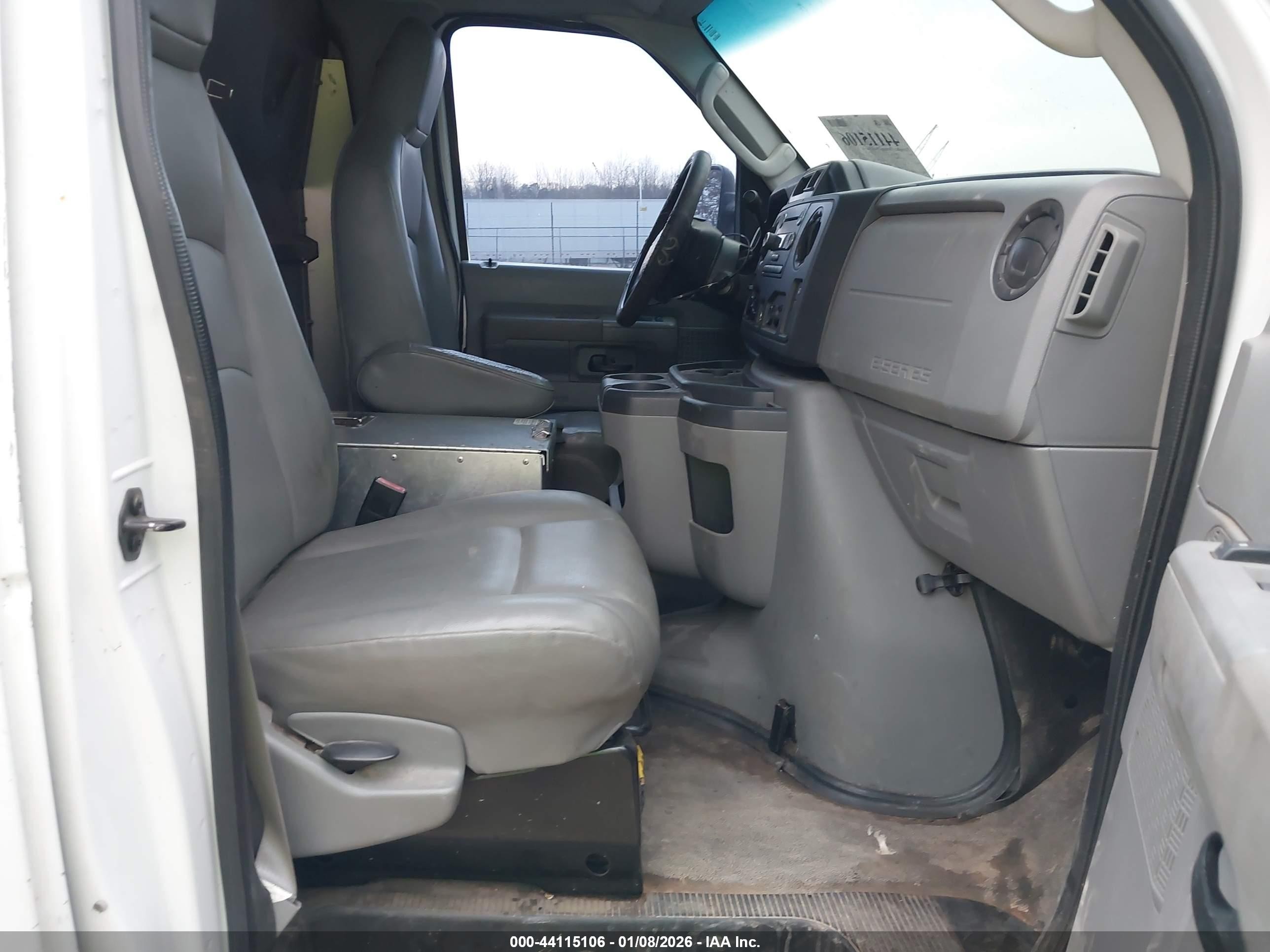 2010 Ford E-150 Commercial/recreational Белый vin: 1FTNE1EW7ADA96021