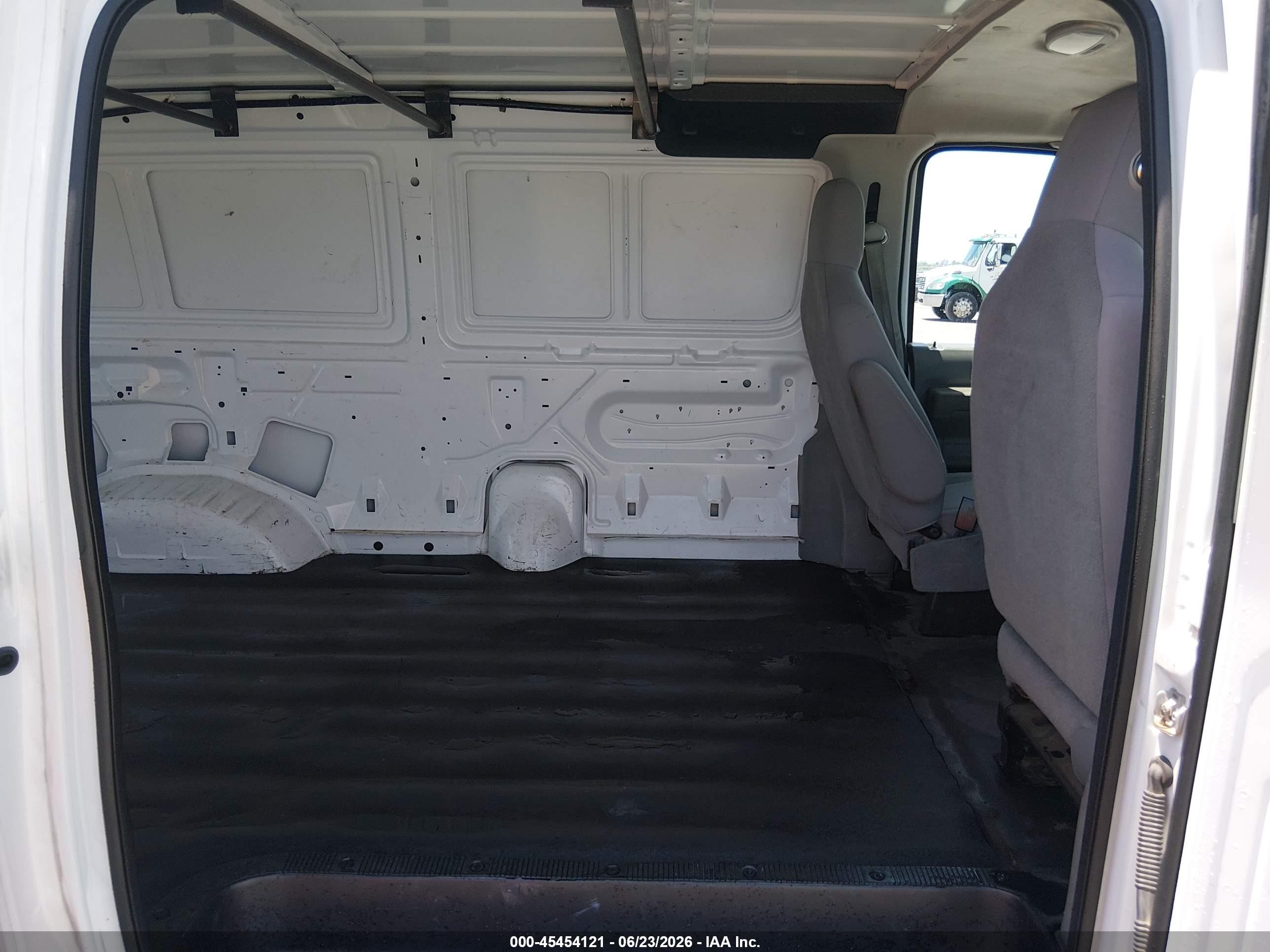 2012 Ford E-150   White vin: 1FTNE1EW7CDA76614