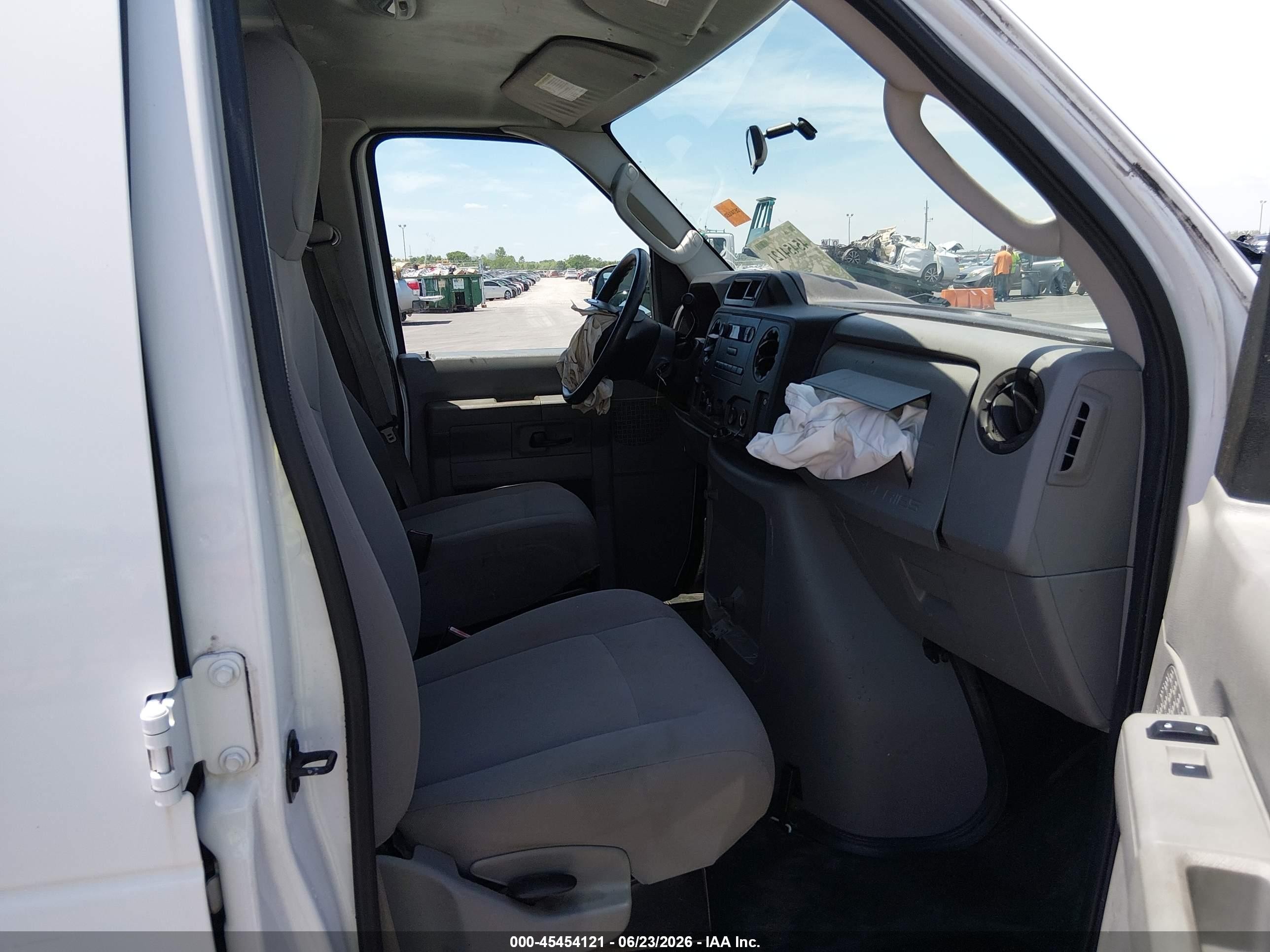 2012 Ford E-150   White vin: 1FTNE1EW7CDA76614