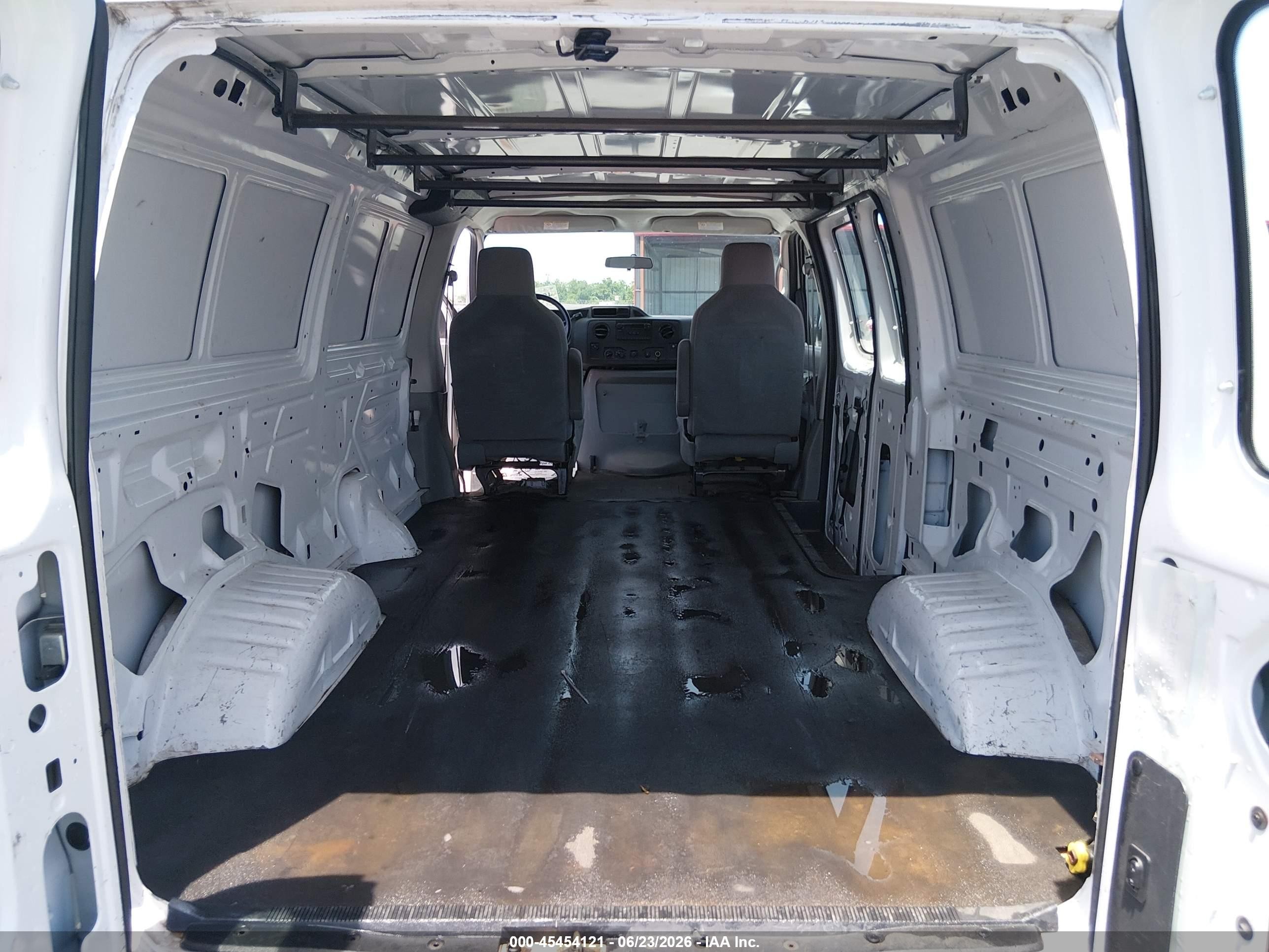 2012 Ford E-150   White vin: 1FTNE1EW7CDA76614