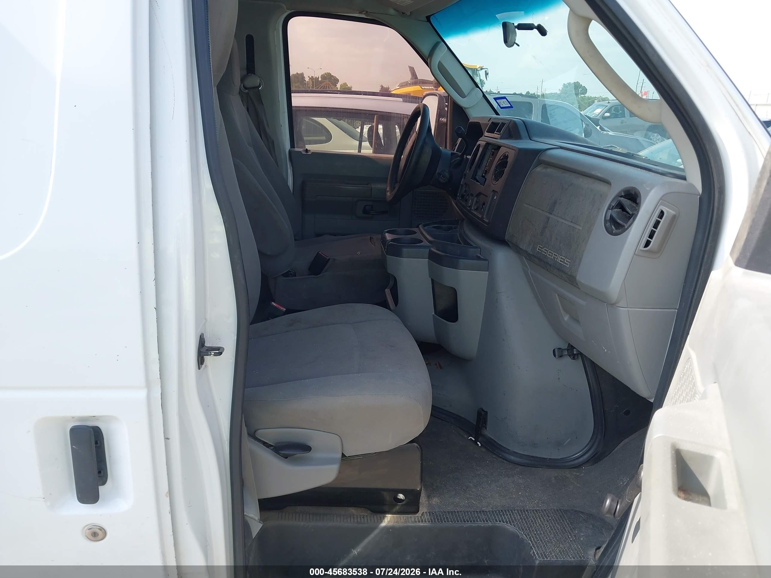 2013 Ford E-150 Commercial White vin: 1FTNE1EW7DDA34011