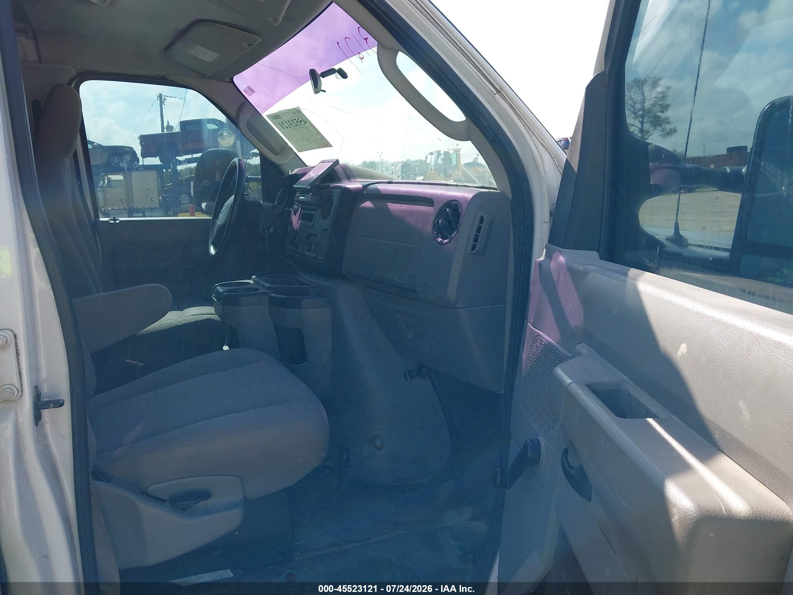 2010 Ford E-150 Commercial White vin: 1FTNE1EW8ADA67093