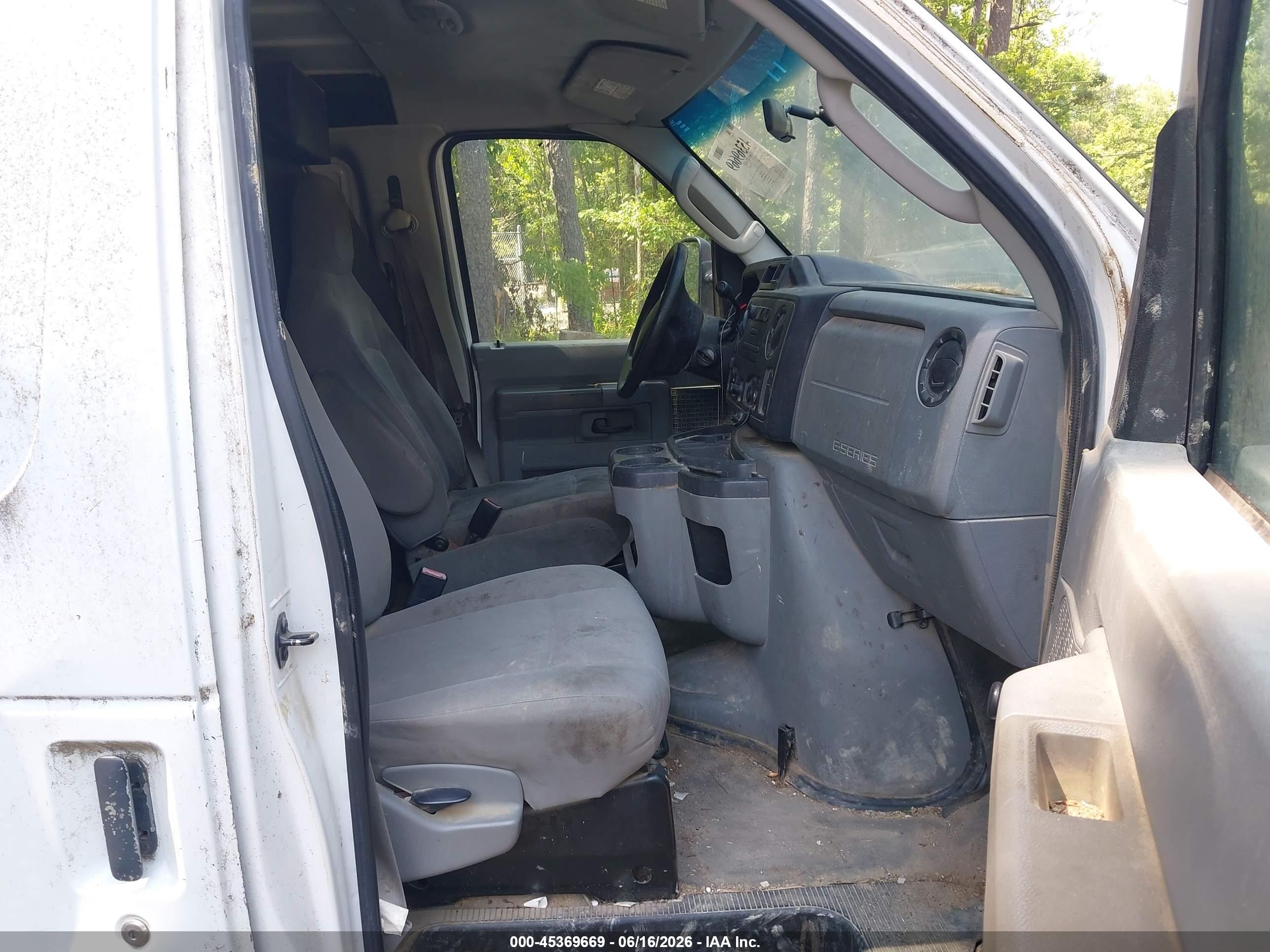 2011 Ford E-150 Commercial White vin: 1FTNE1EW8BDA95851