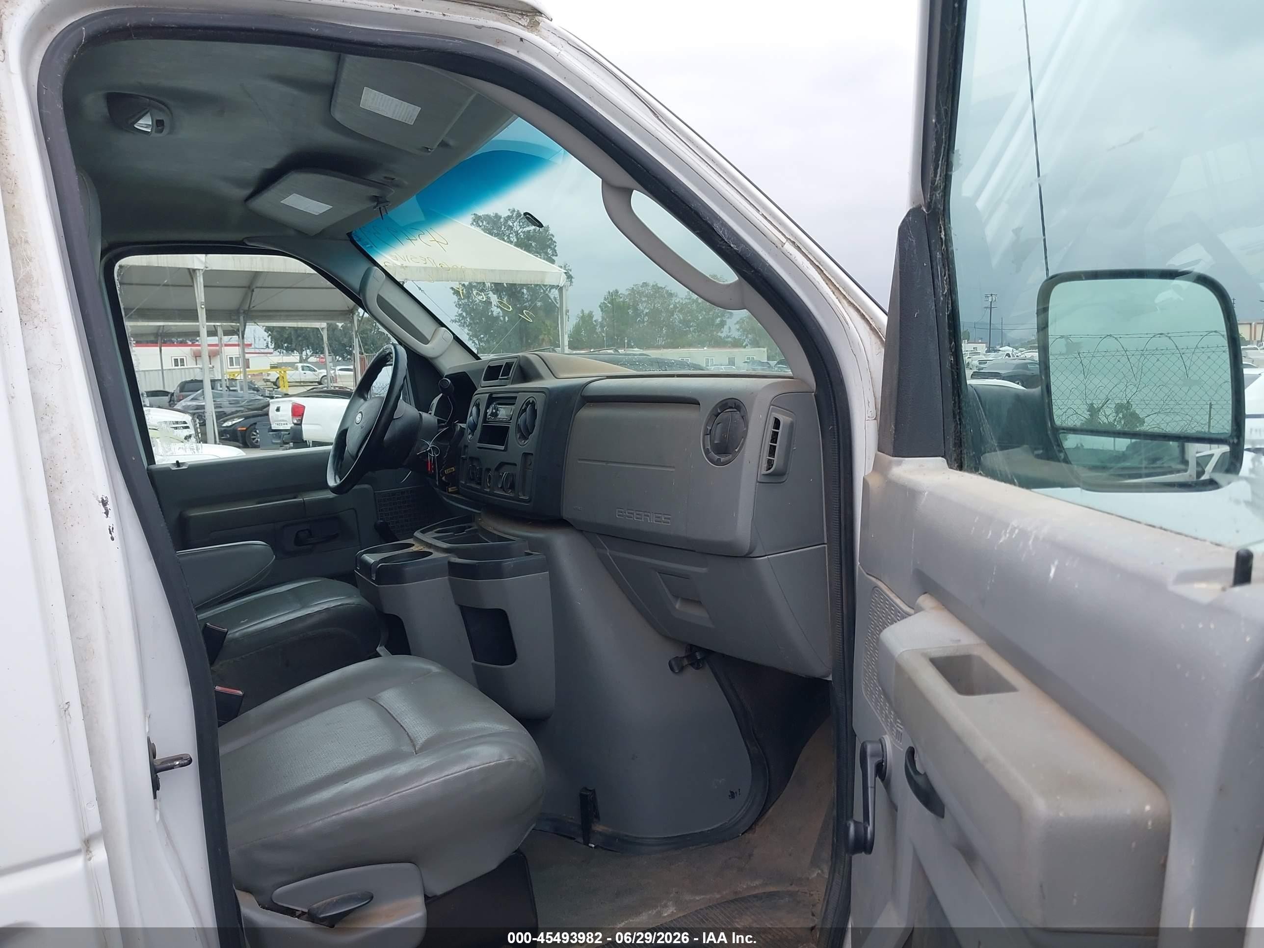 2010 Ford E-150 Commercial/recreational White vin: 1FTNE1EW9ADA95873