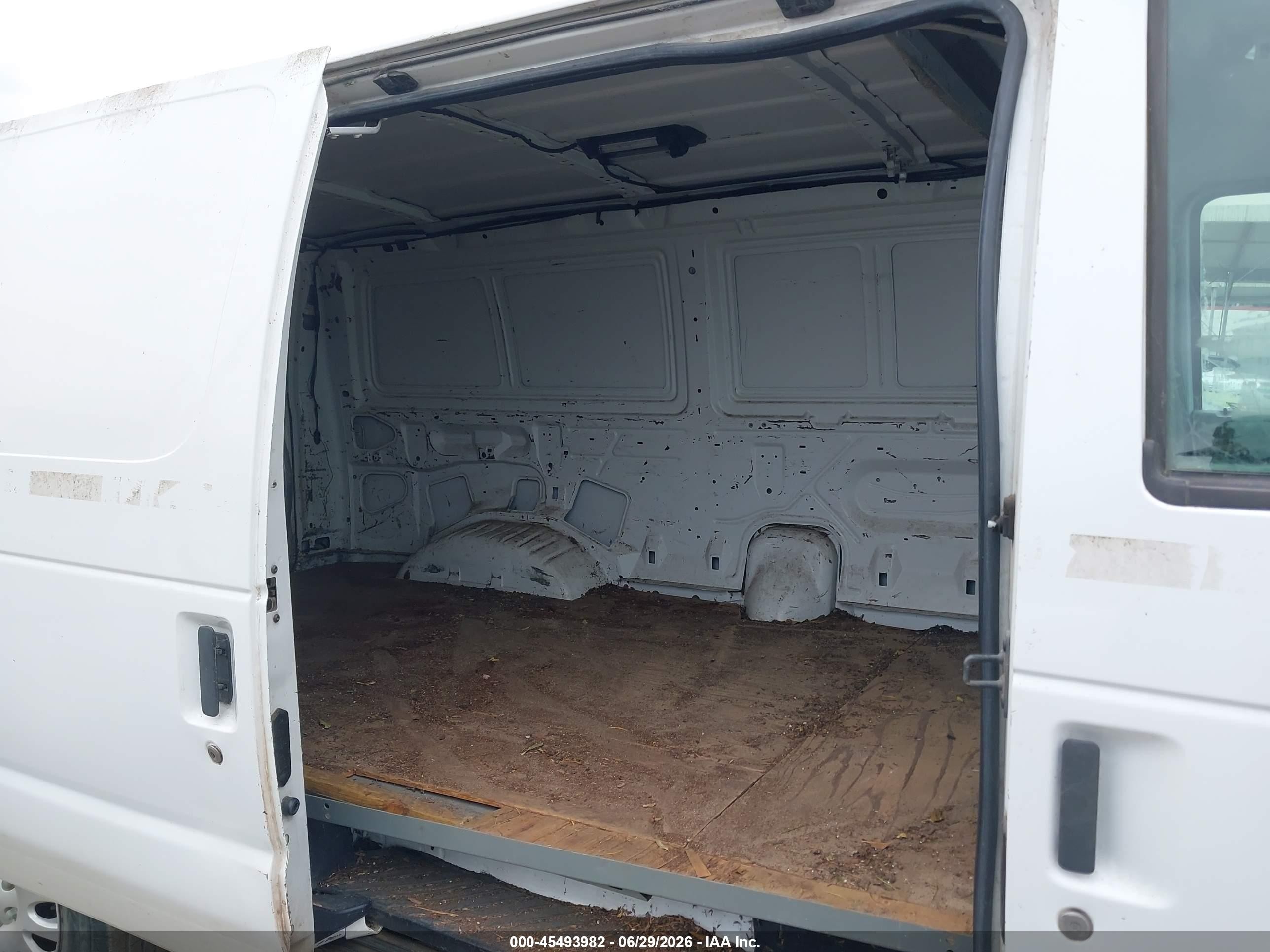 2010 Ford E-150 Commercial/recreational White vin: 1FTNE1EW9ADA95873