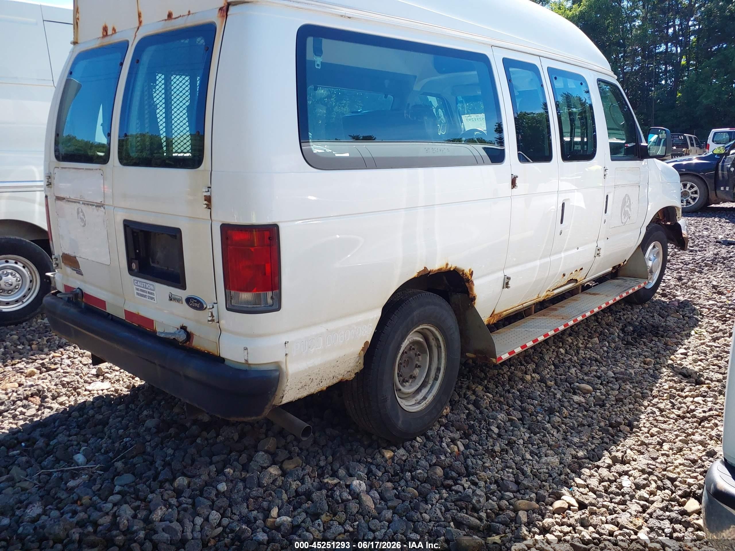 2011 Ford E-150 Commercial White vin: 1FTNE1EW9BDA72059