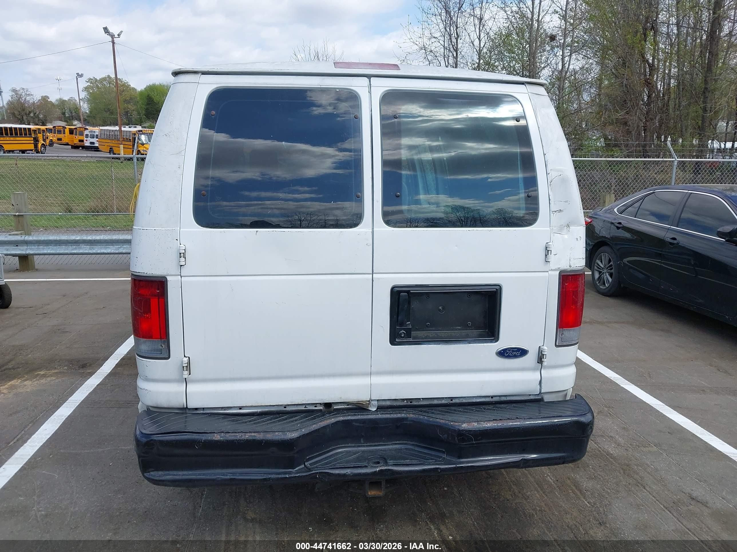 2010 Ford E-150 Commercial/recreational White vin: 1FTNE1EWXADA94778
