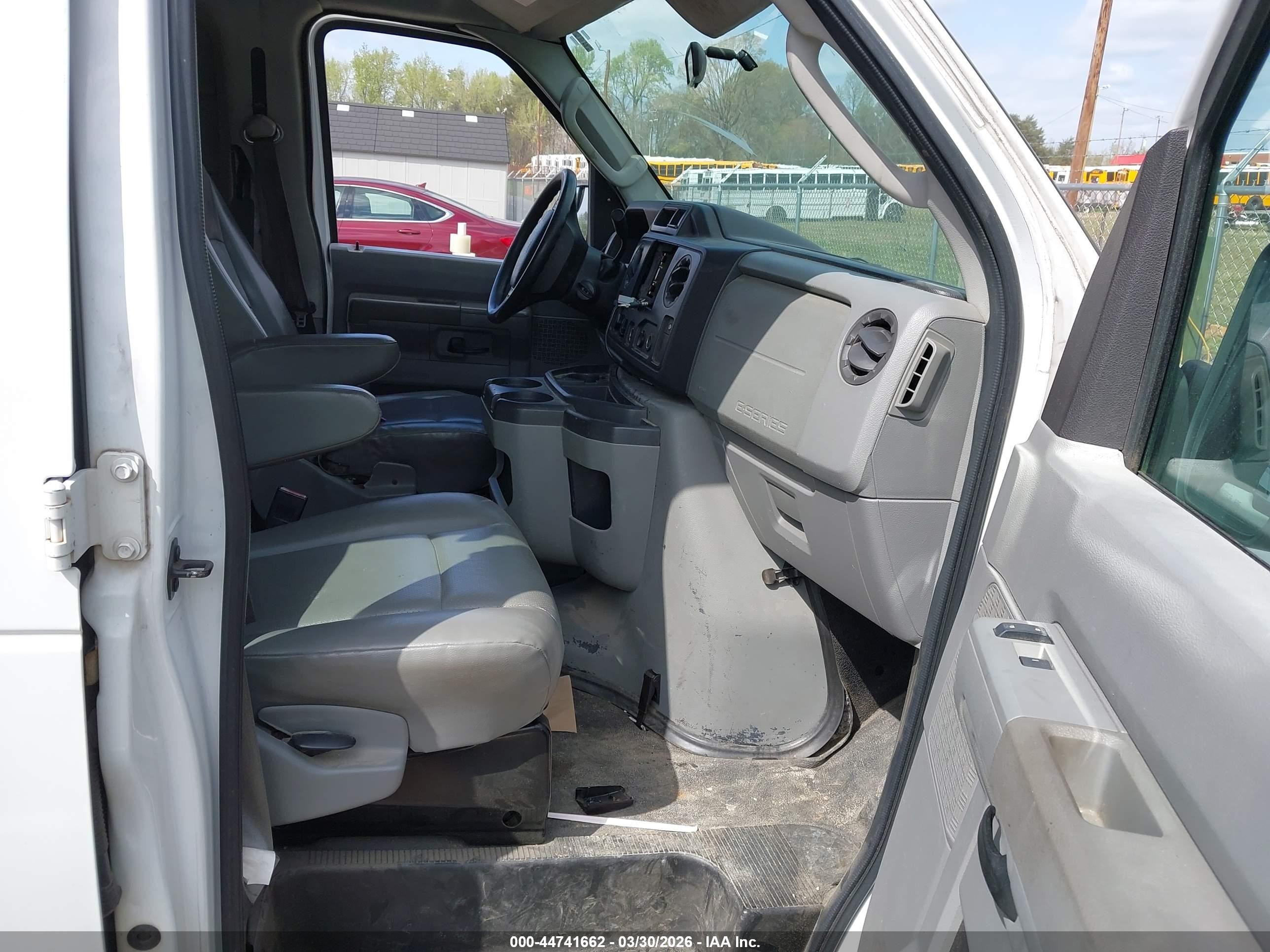 2010 Ford E-150 Commercial/recreational White vin: 1FTNE1EWXADA94778