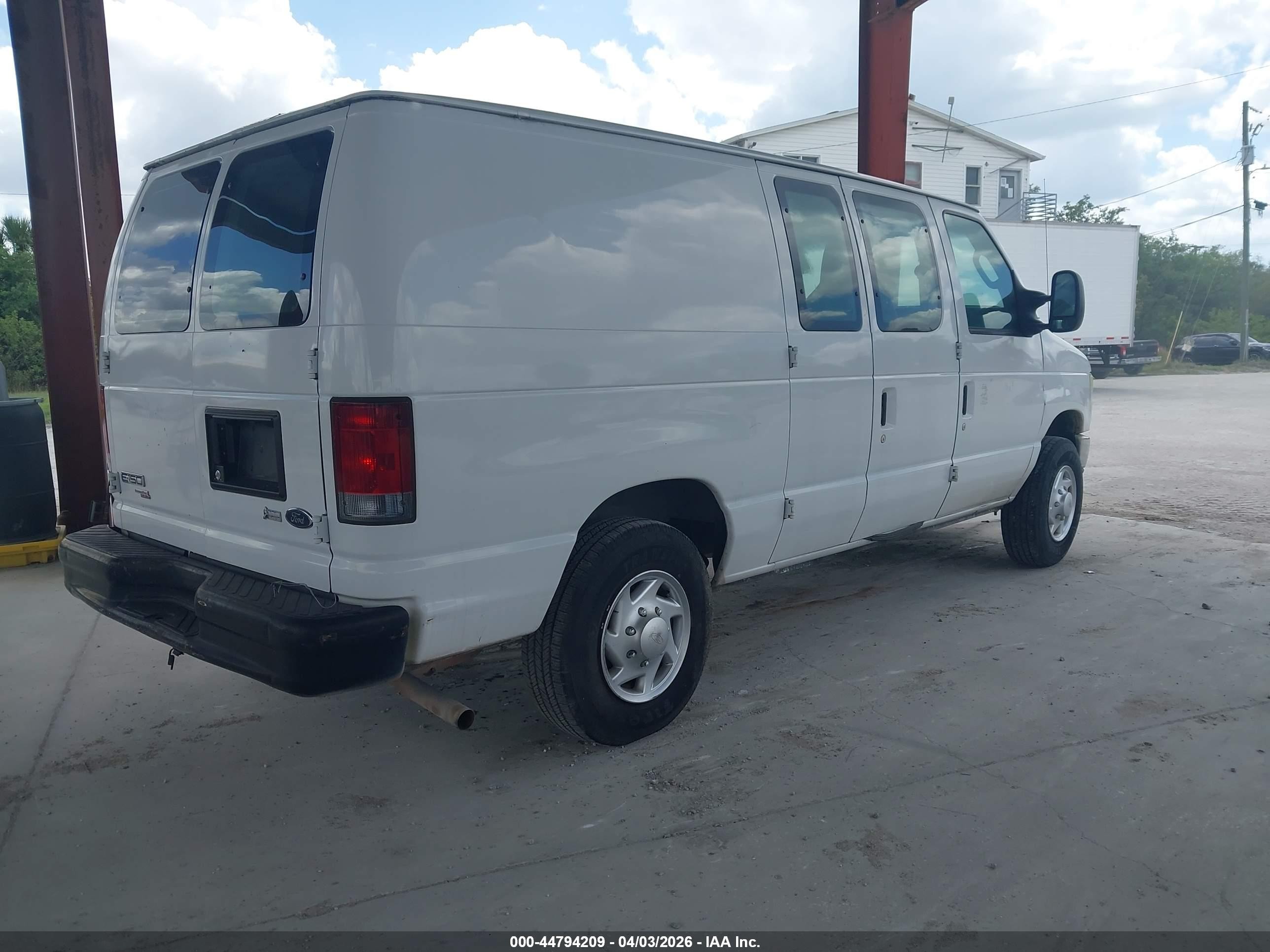 2011 Ford E-150 Commercial White vin: 1FTNE1EWXBDA58378