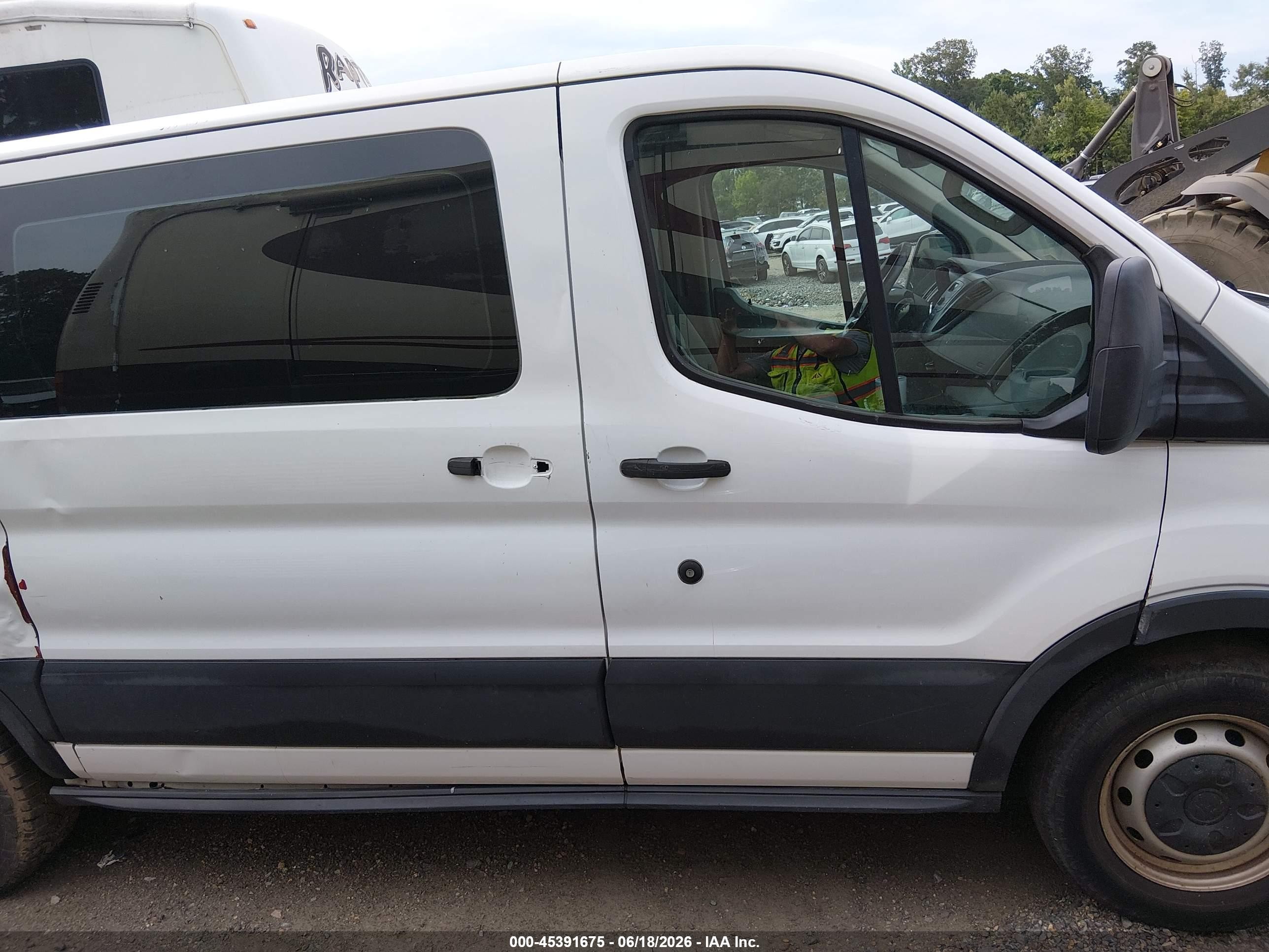 2015 Ford Transit-150   White vin: 1FTNE1YG0FKA94912