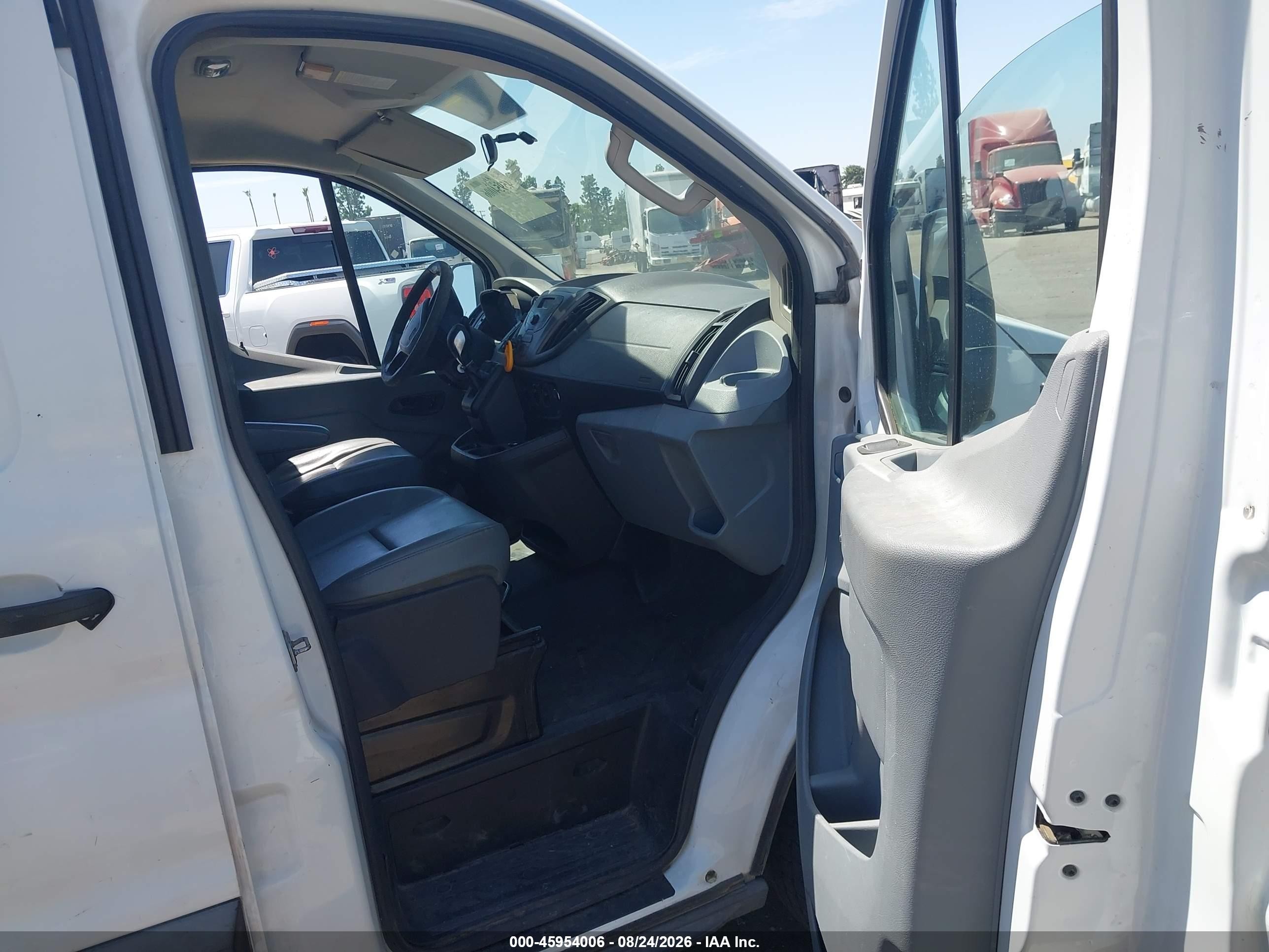 2015 Ford Transit-150   White vin: 1FTNE1YMXFKA32519