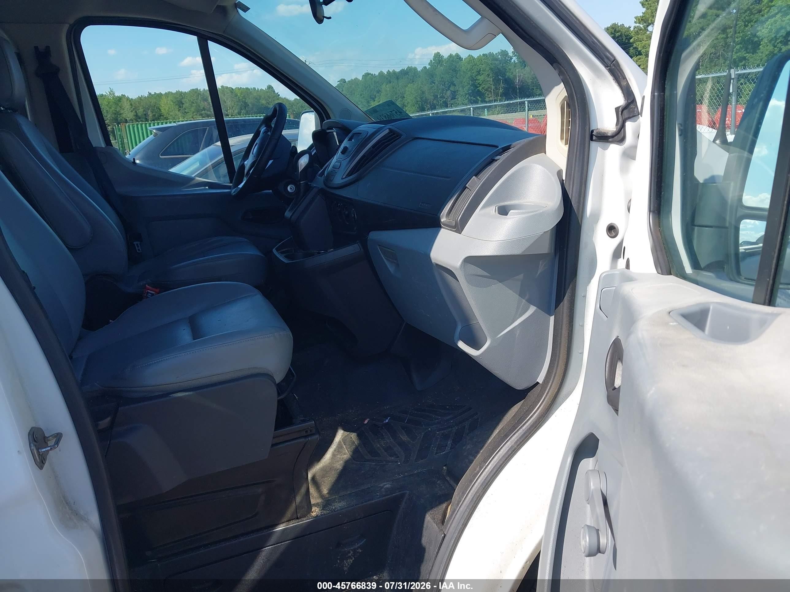 2015 Ford Transit-150   White vin: 1FTNE1ZM0FKB05881