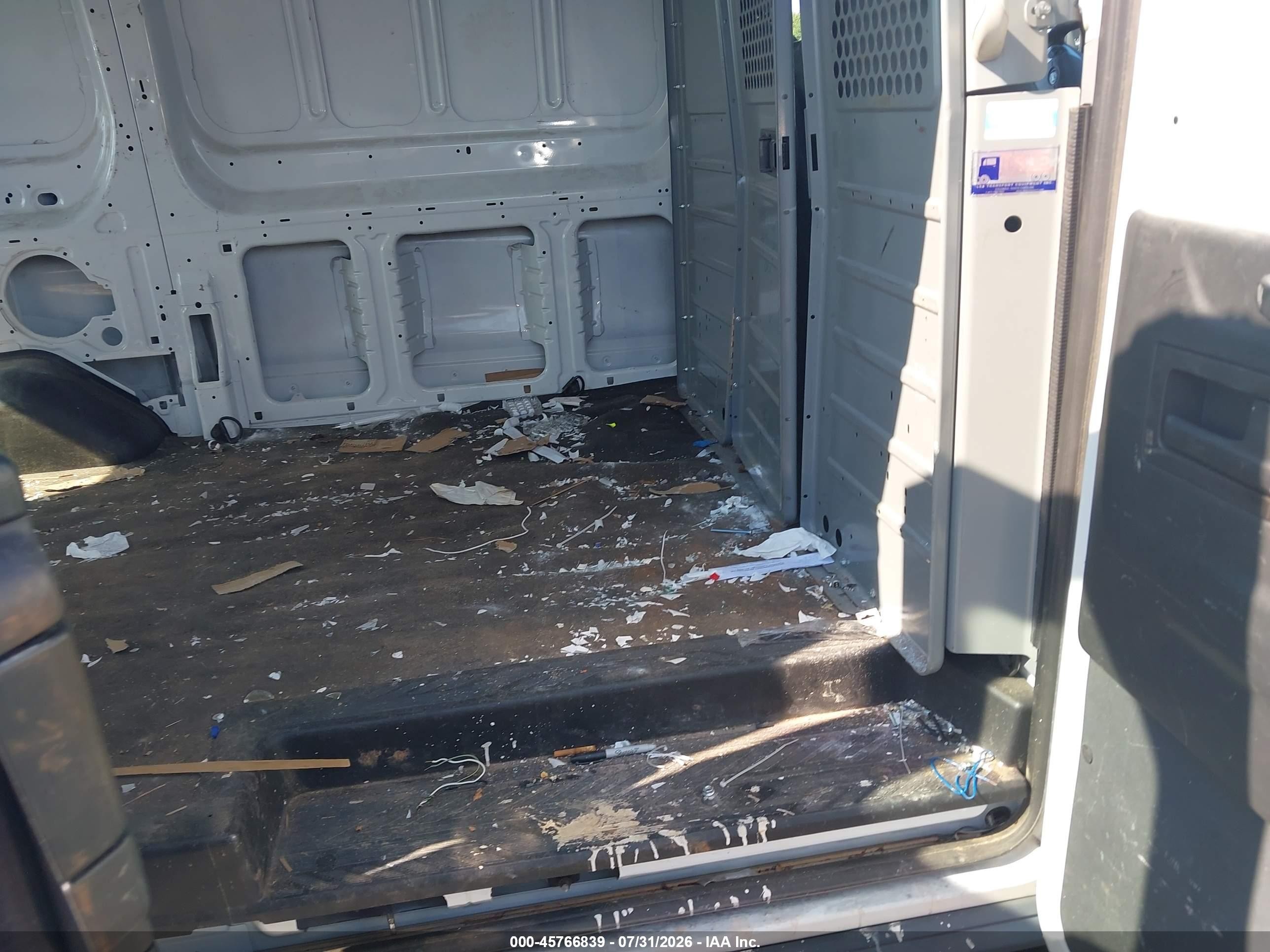 2015 Ford Transit-150   White vin: 1FTNE1ZM0FKB05881