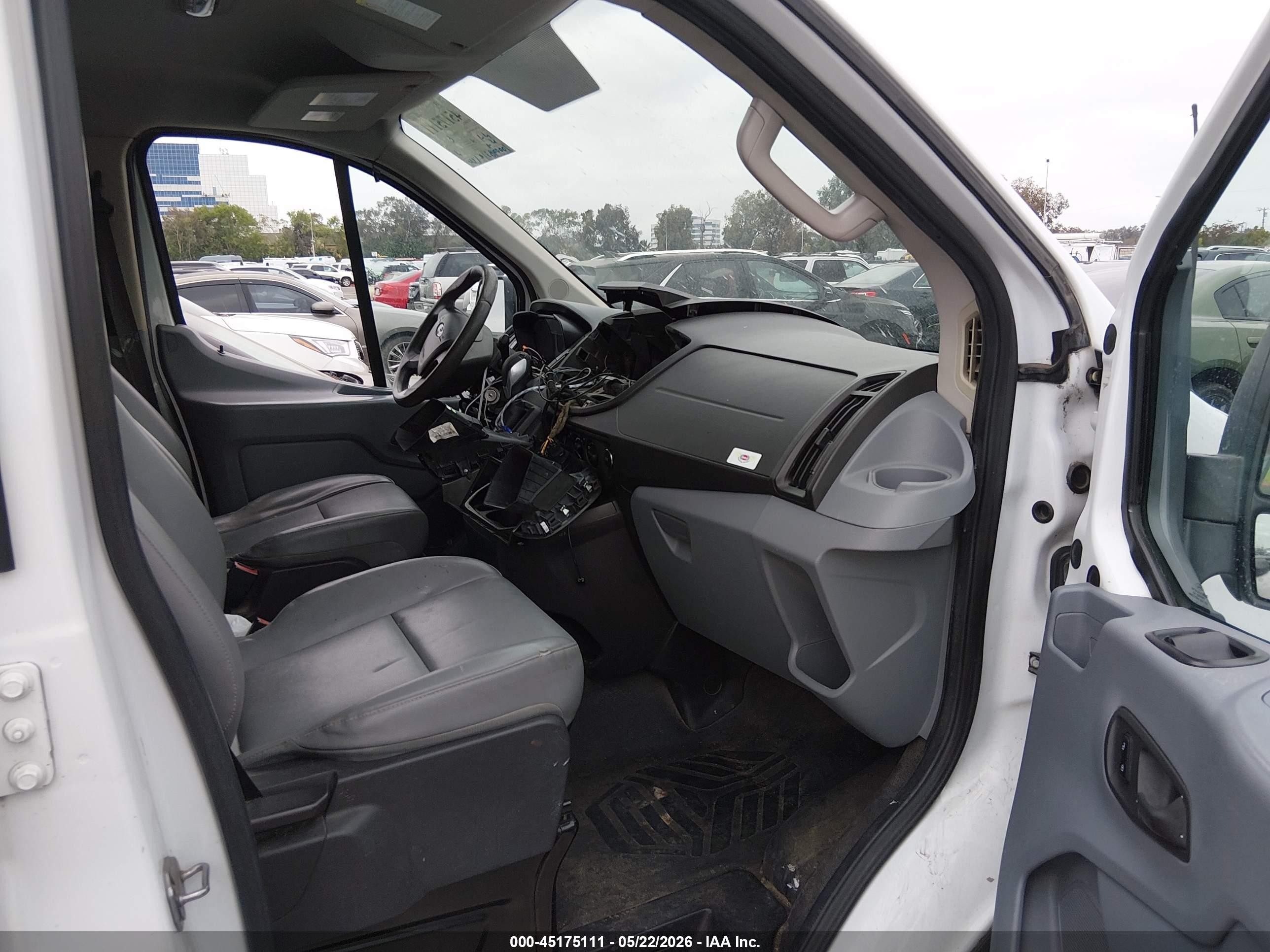 2015 Ford Transit-150   White vin: 1FTNE1ZM4FKA83058