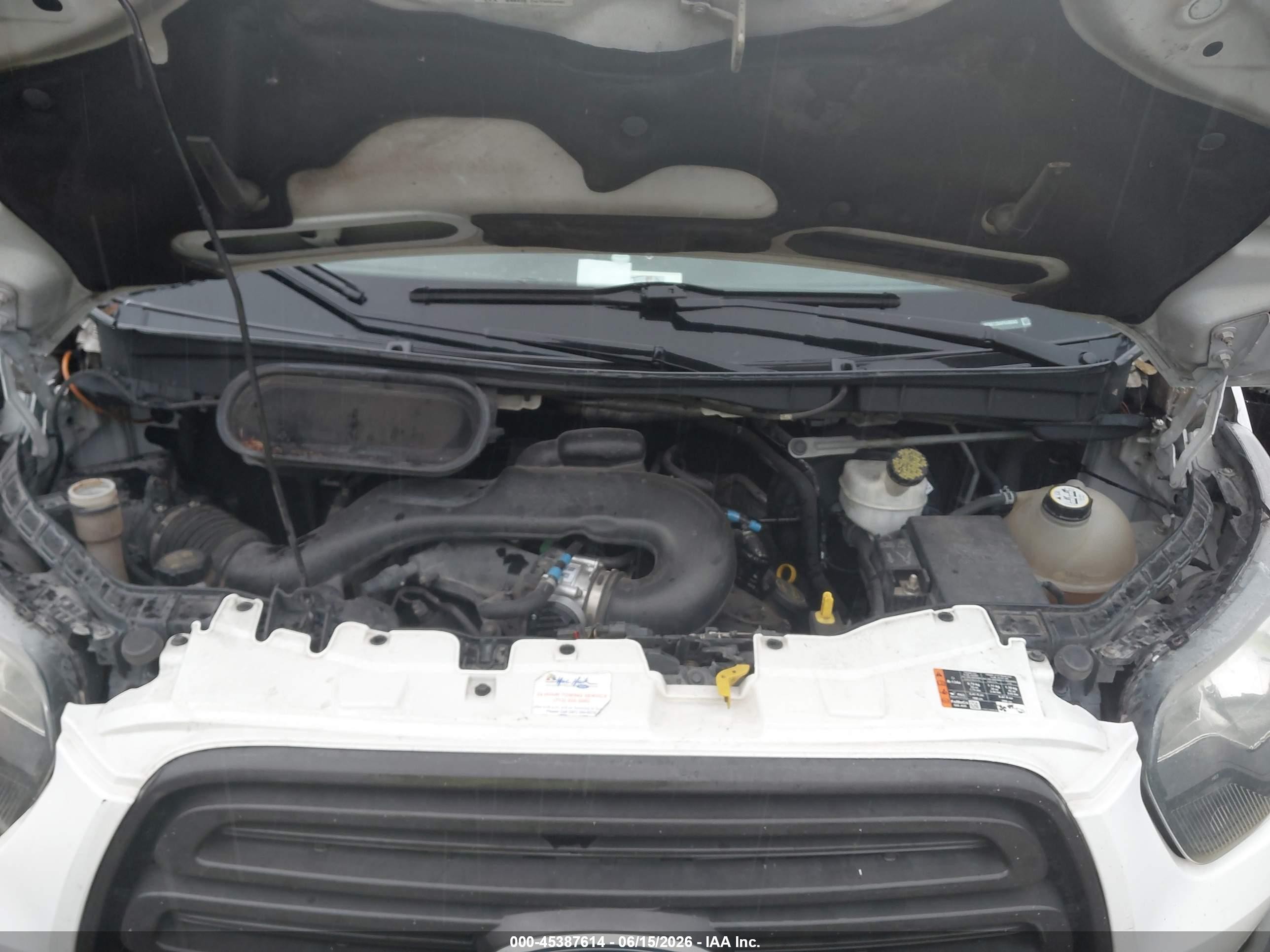 2015 Ford Transit-150   White vin: 1FTNE1ZM6FKA95583