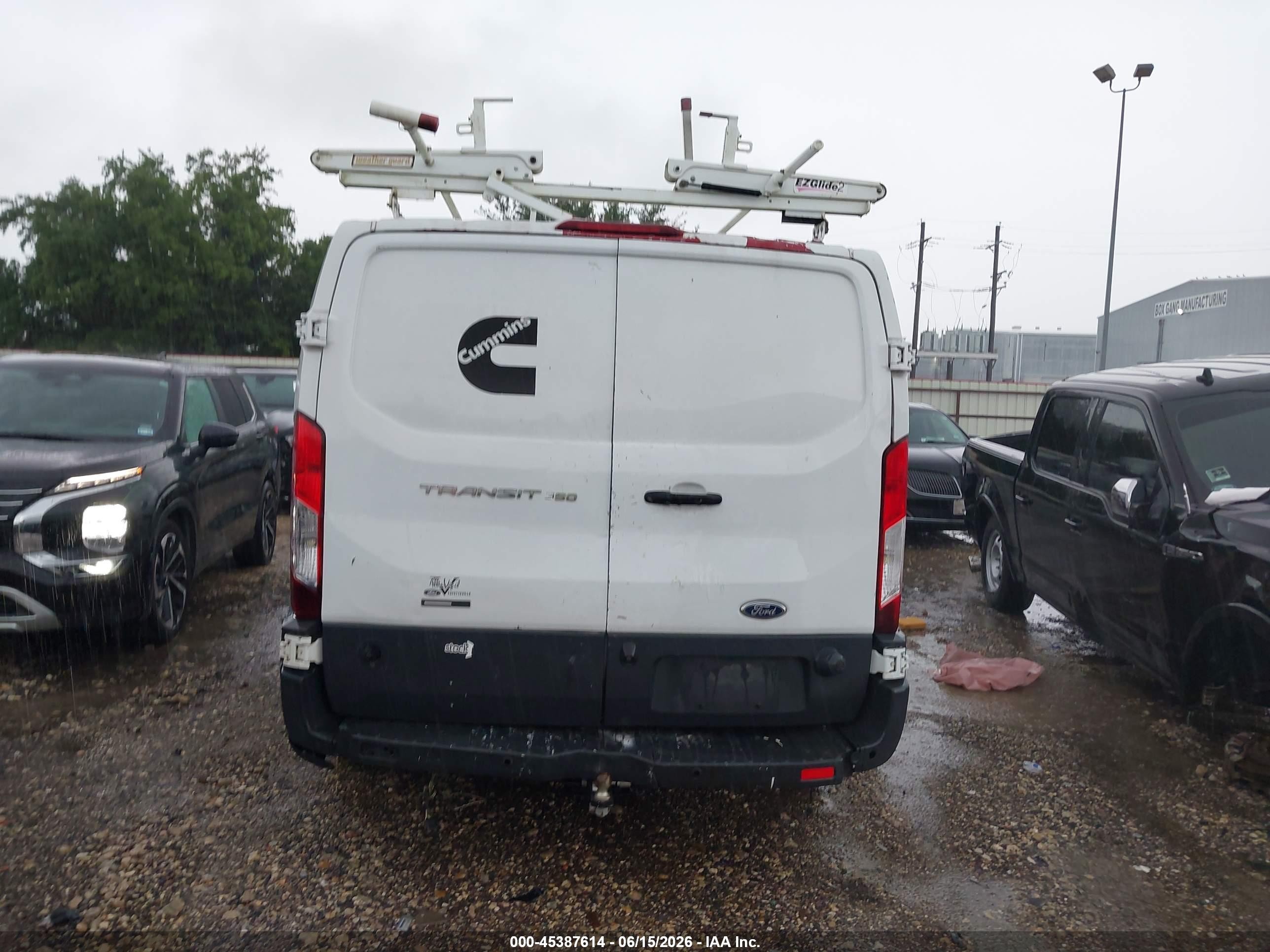 2015 Ford Transit-150   White vin: 1FTNE1ZM6FKA95583