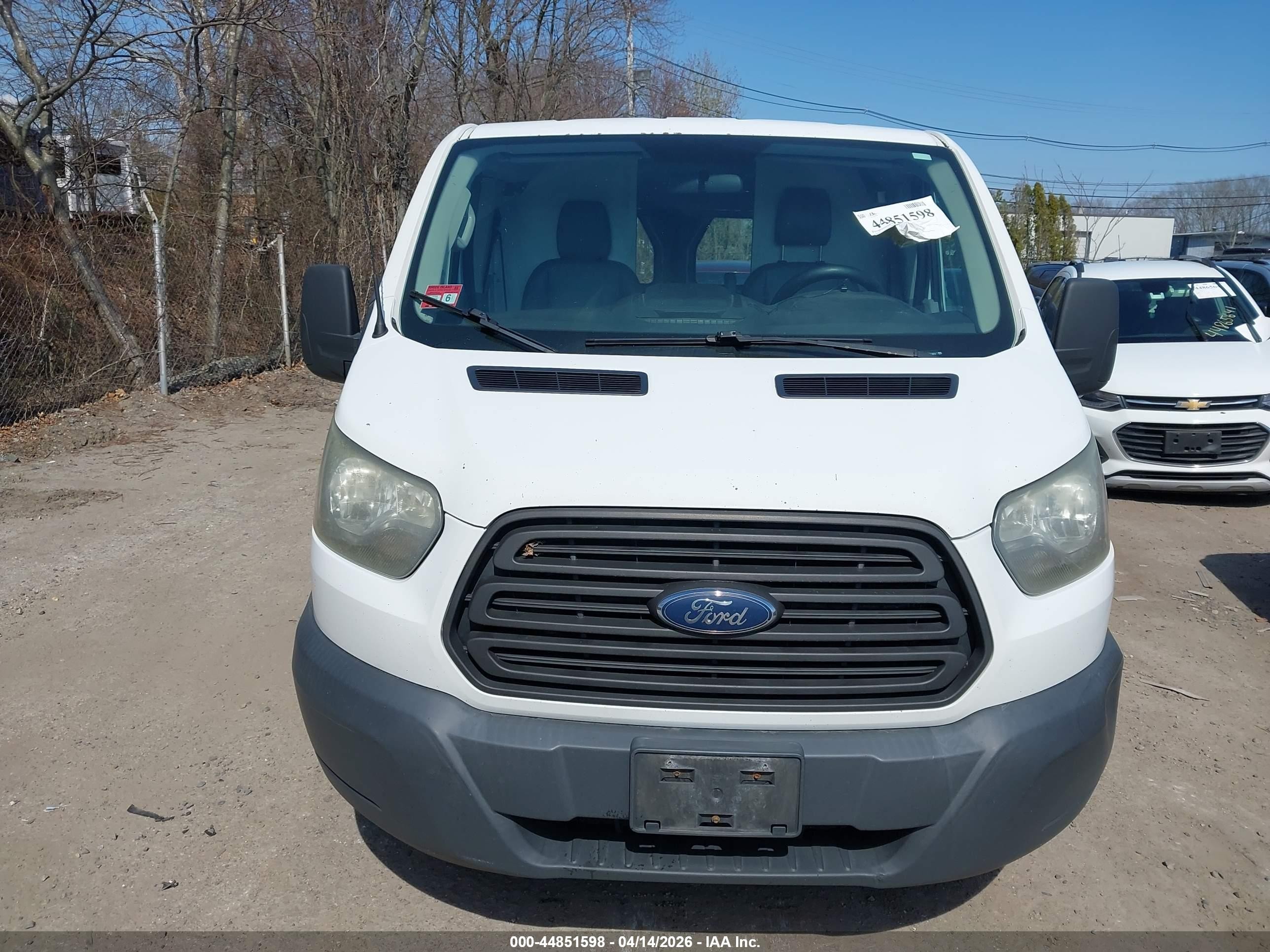 2015 Ford Transit-150   White vin: 1FTNE1ZM7FKA11674