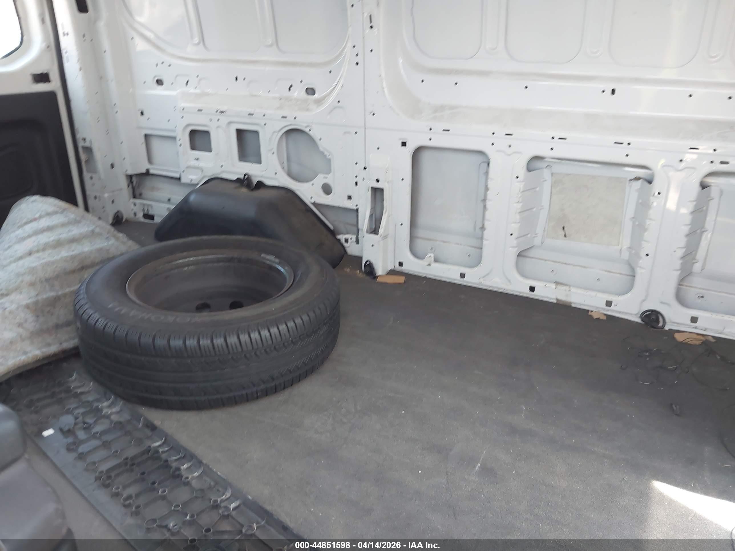 2015 Ford Transit-150   White vin: 1FTNE1ZM7FKA11674
