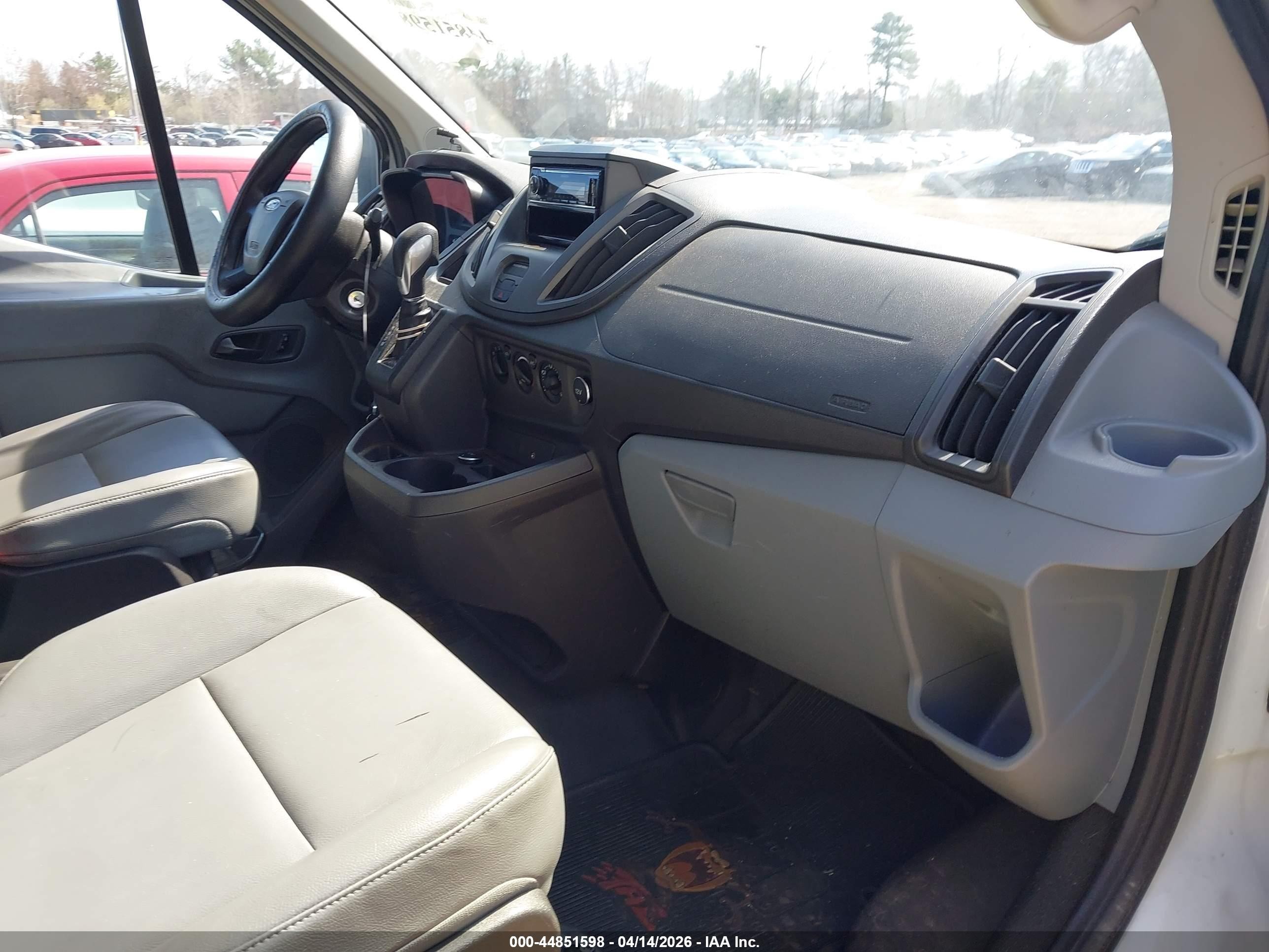 2015 Ford Transit-150   White vin: 1FTNE1ZM7FKA11674