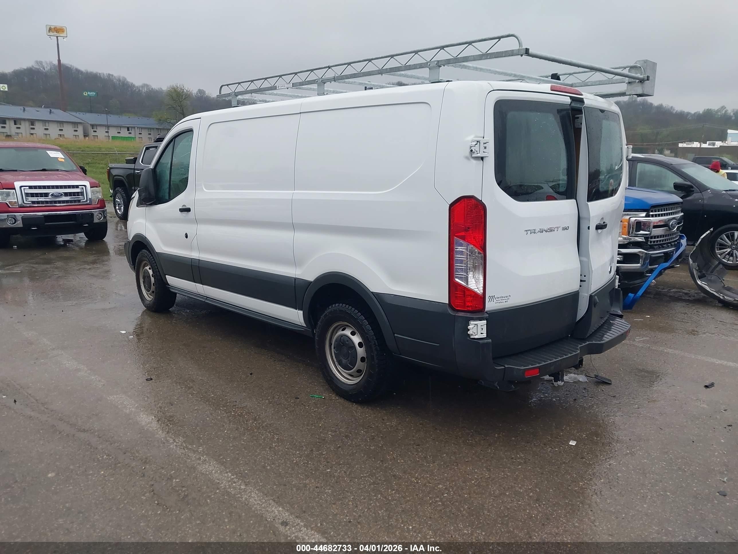 2015 Ford Transit-150   White vin: 1FTNE1ZMXFKB28083