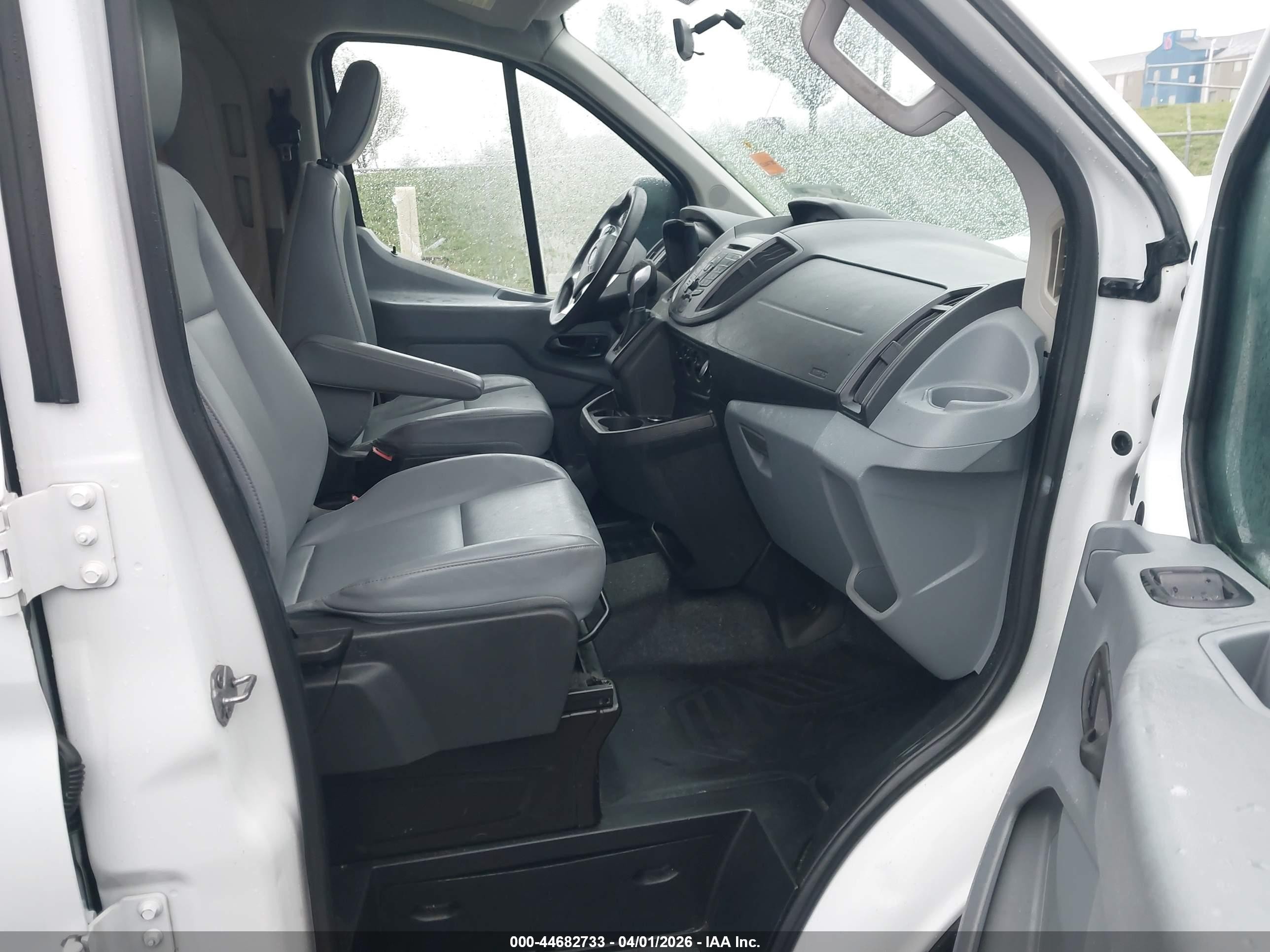2015 Ford Transit-150   White vin: 1FTNE1ZMXFKB28083