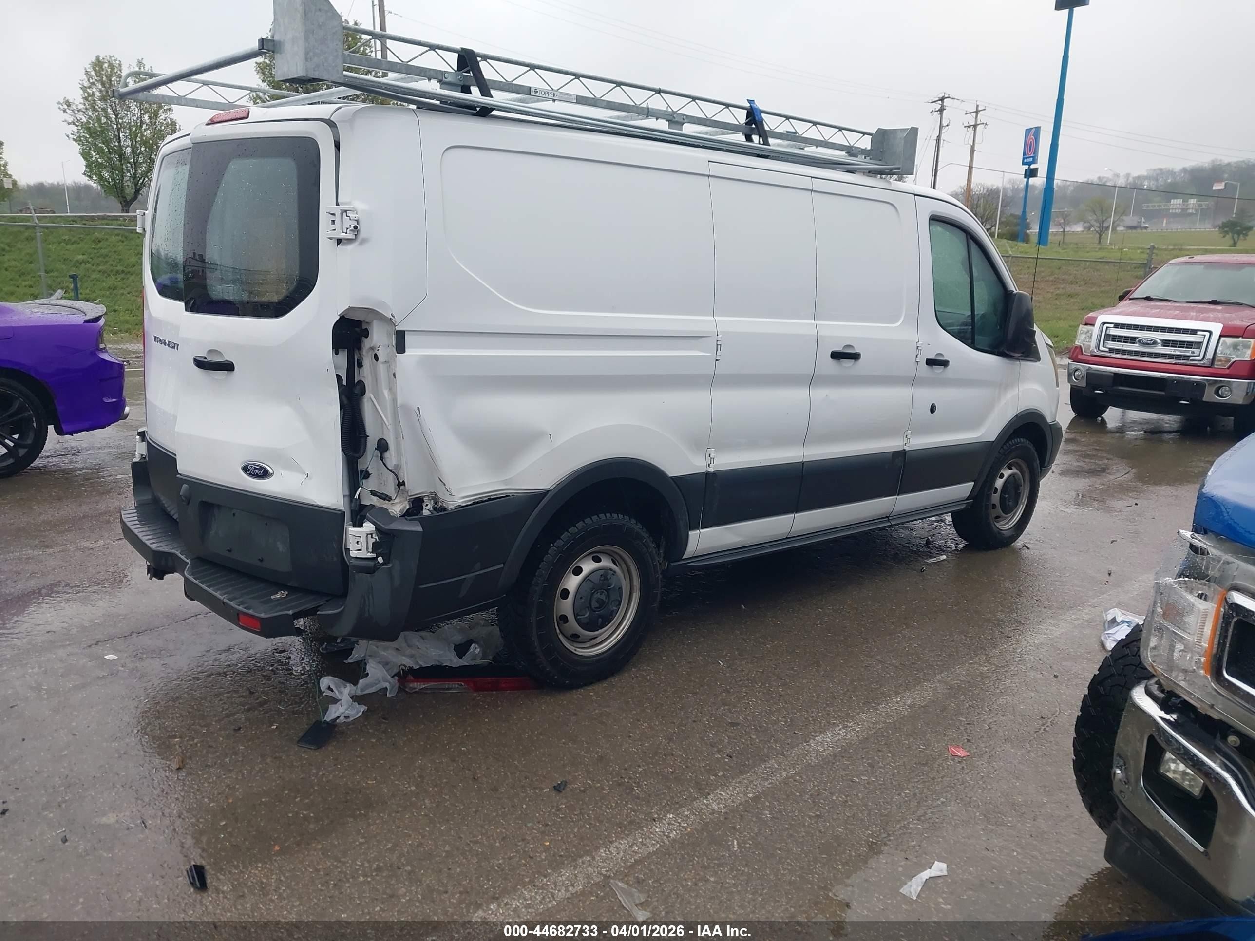 2015 Ford Transit-150   White vin: 1FTNE1ZMXFKB28083