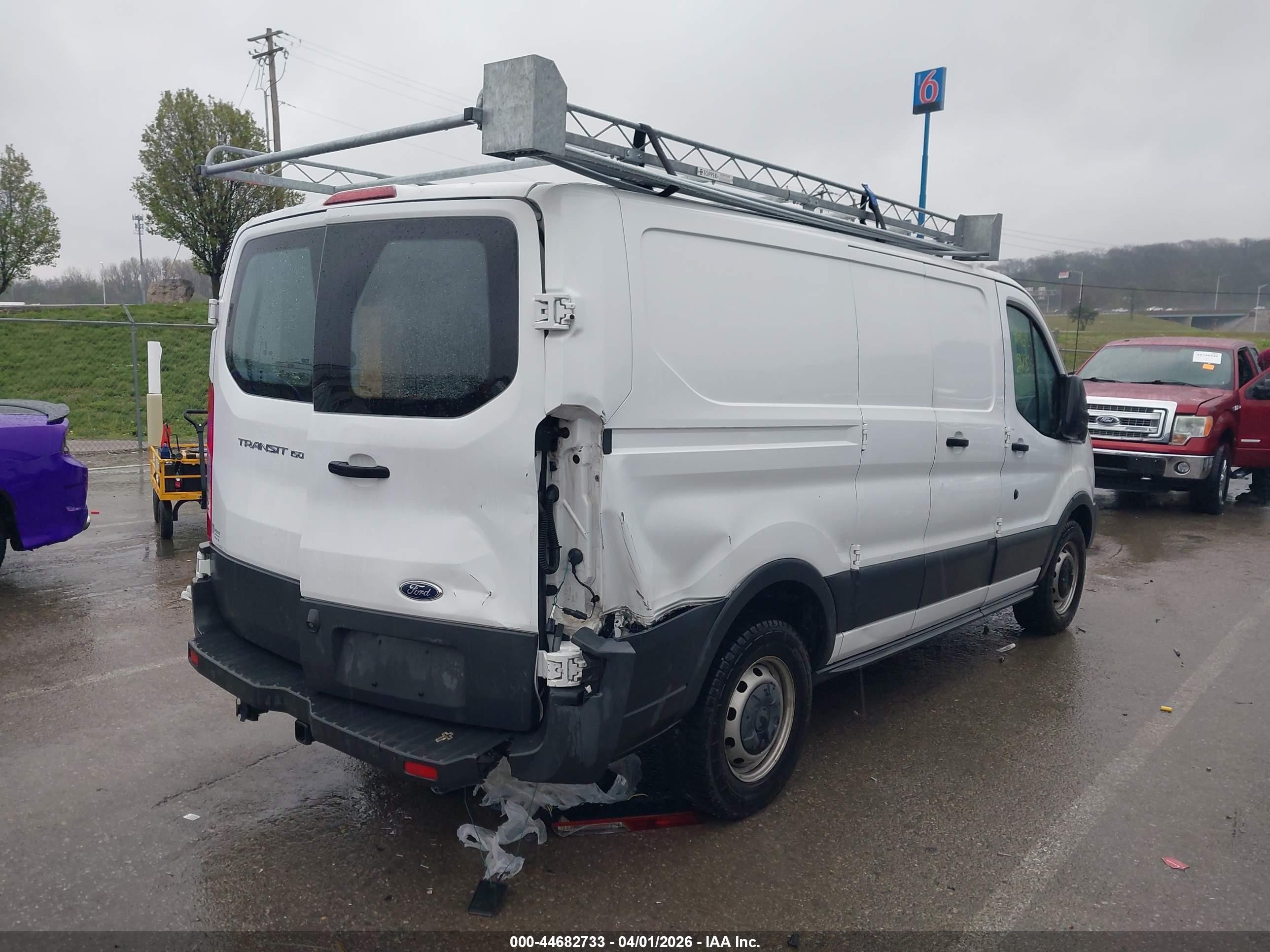 2015 Ford Transit-150   White vin: 1FTNE1ZMXFKB28083